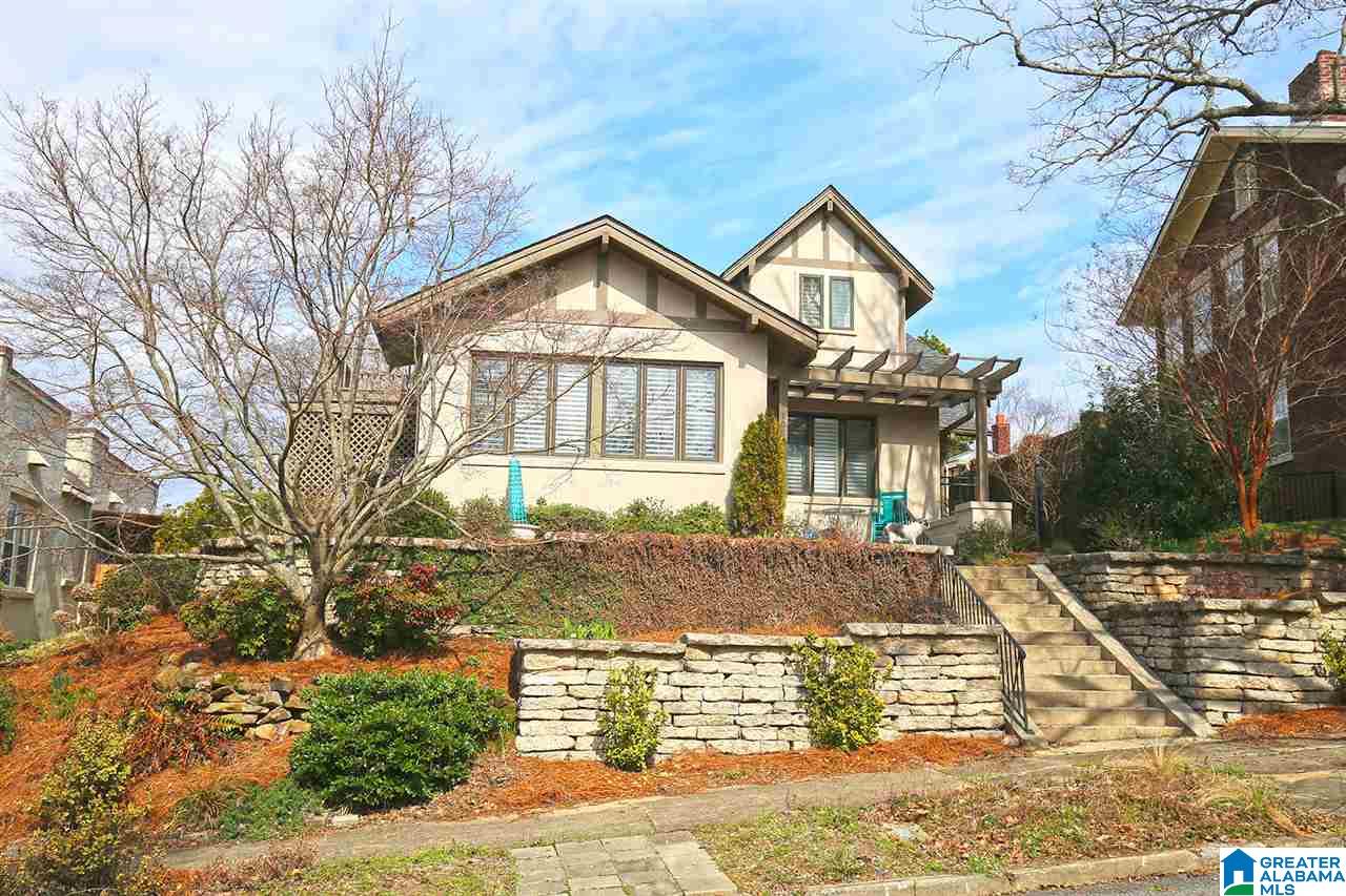1053 Lakeview Cres