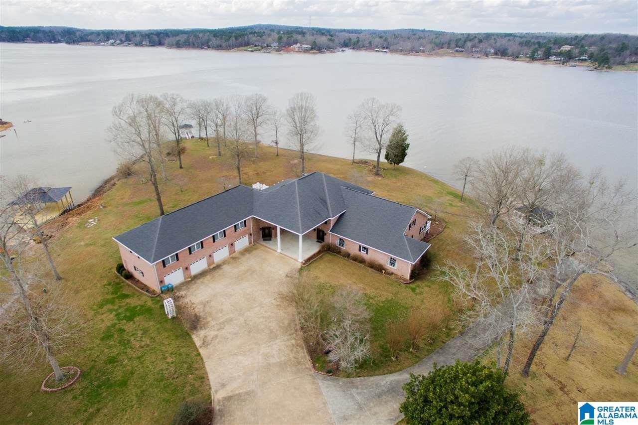 145 WHISPERING OAK DR