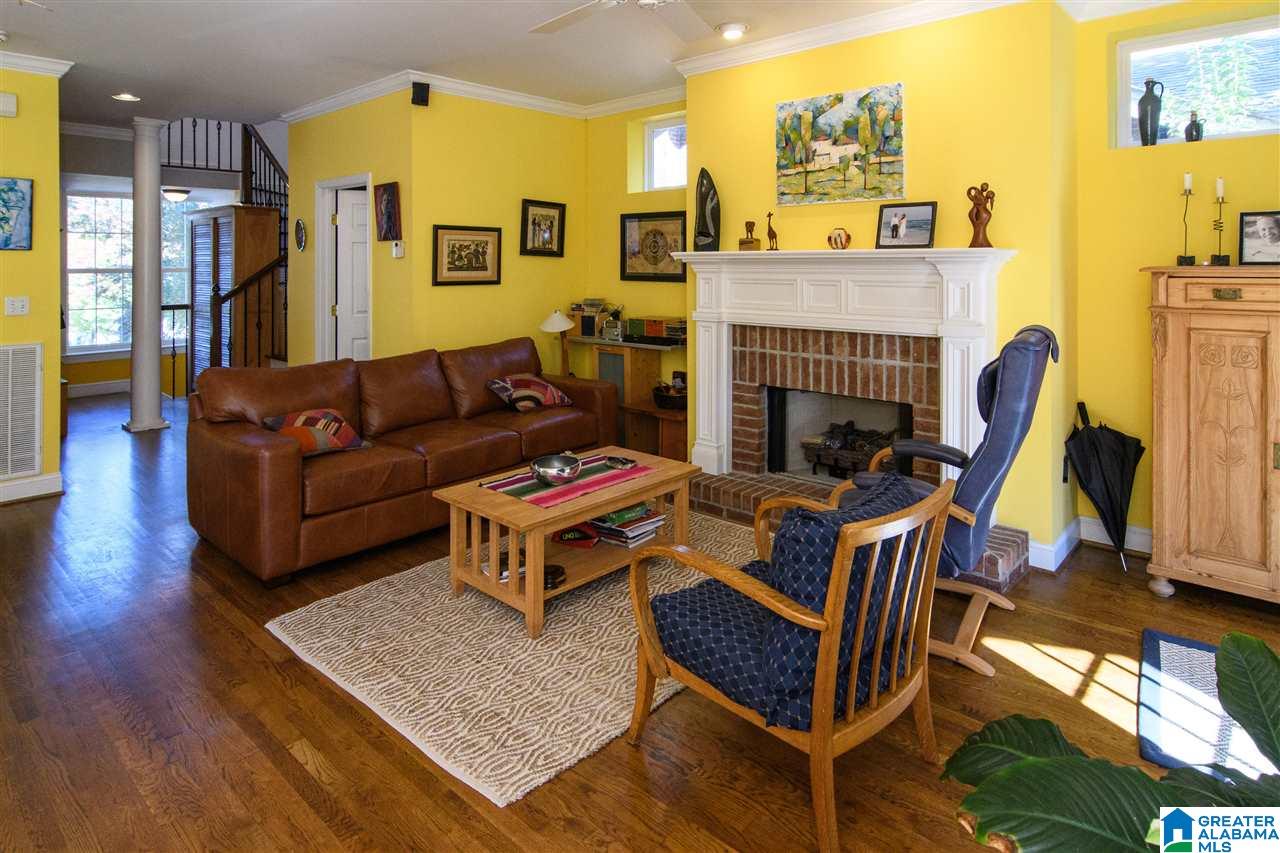 1703 Roseland Dr