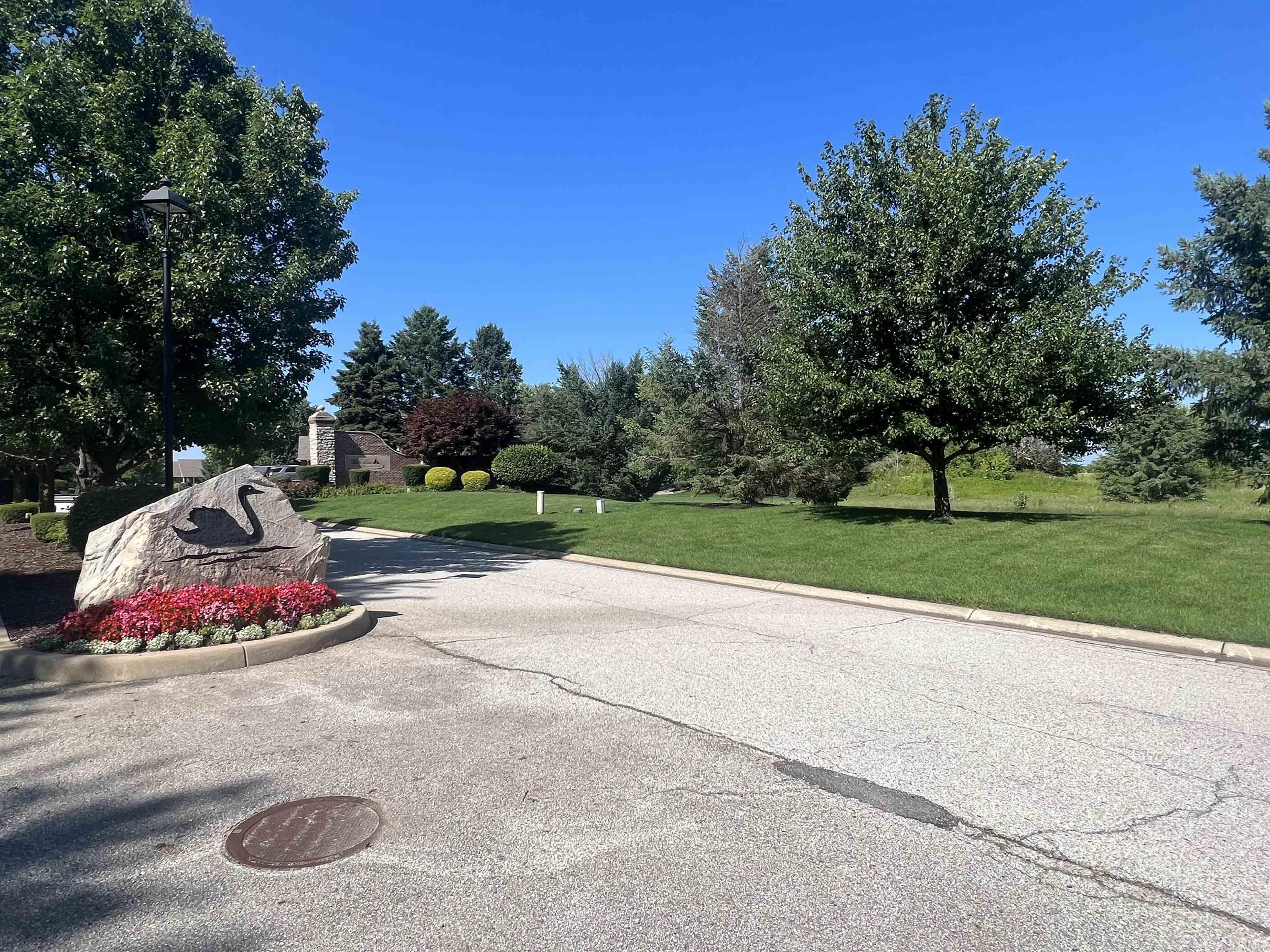 4528 Lake Blackthorn