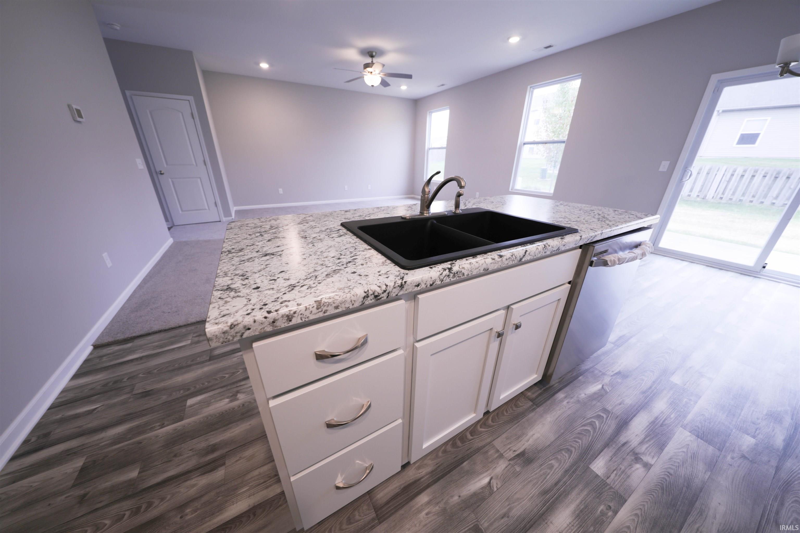 3593 Canal Square