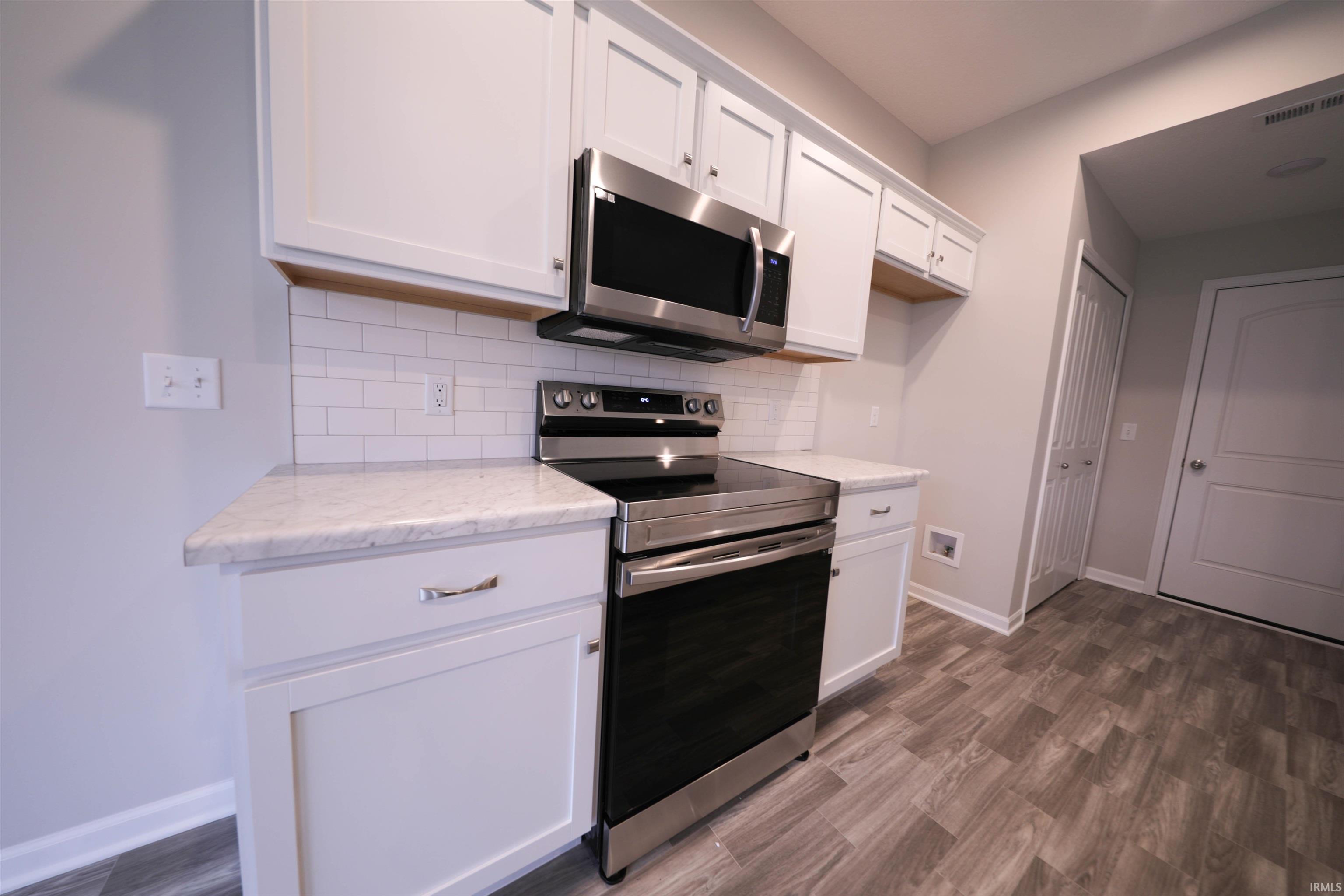 3593 Canal Square