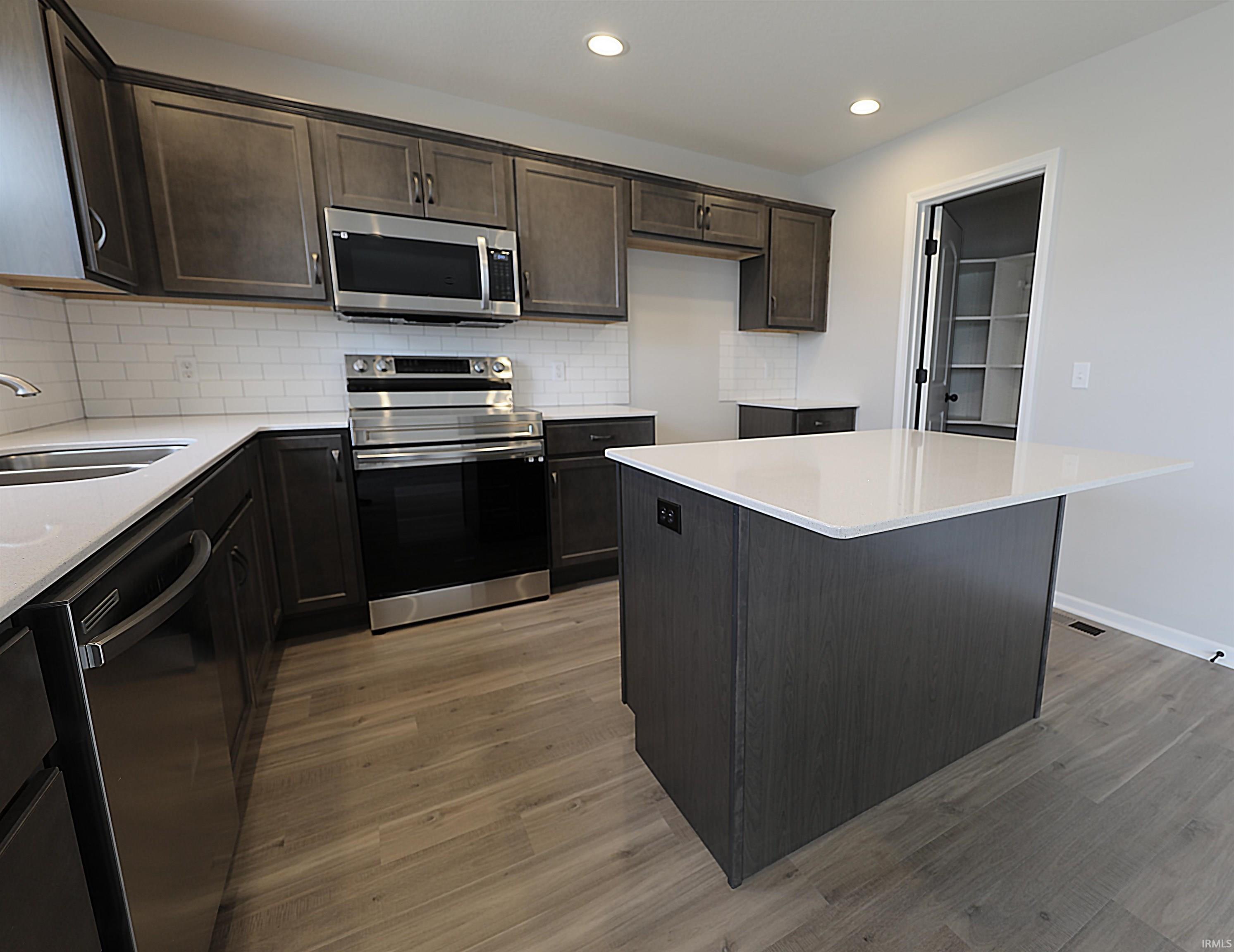 14398 Verona Lakes
