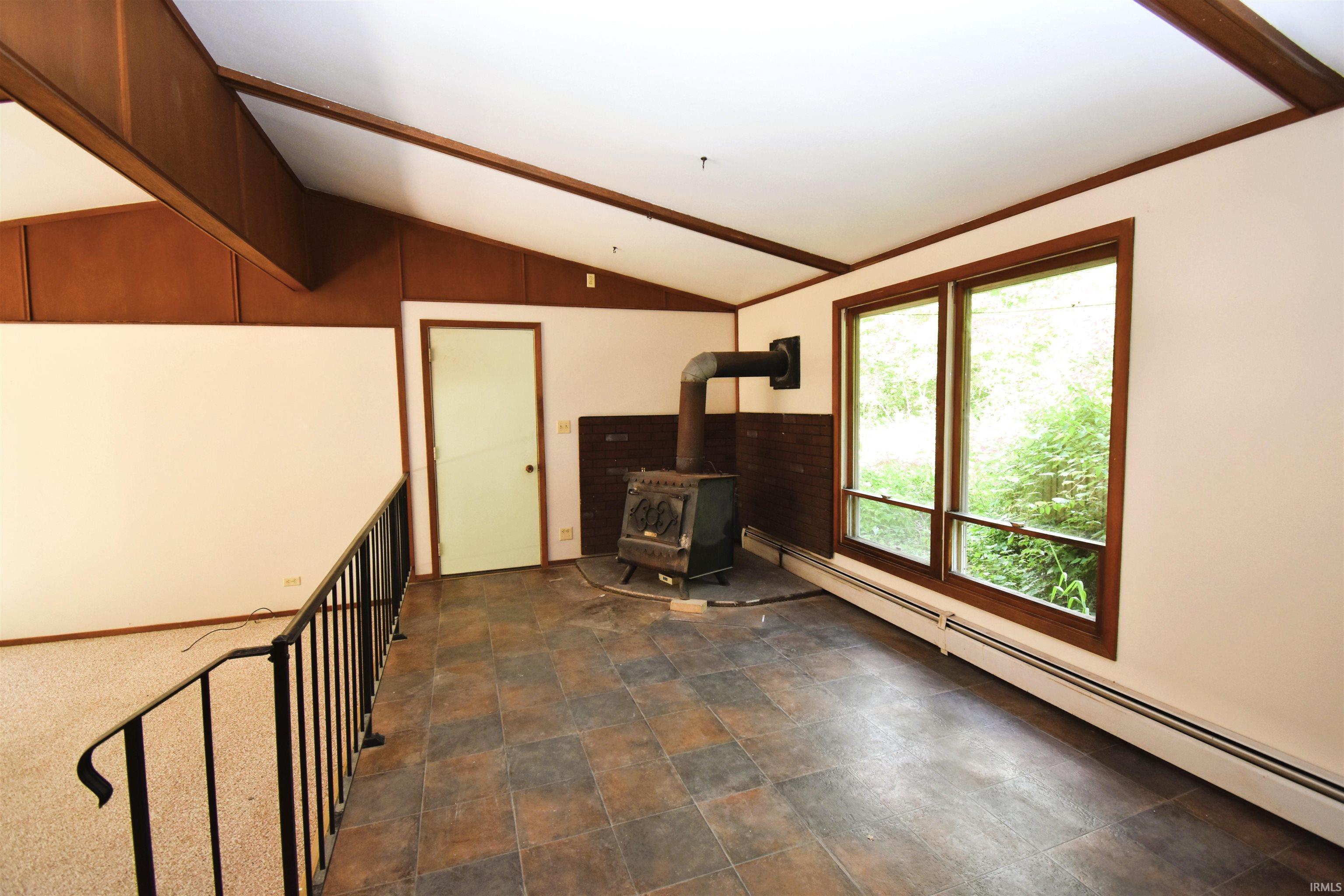 8332 525 West