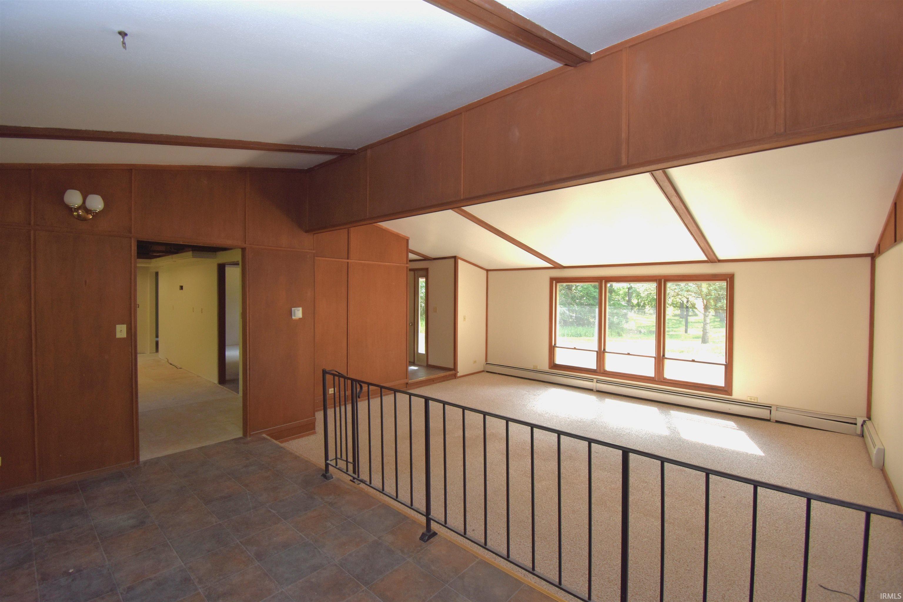 8332 525 West