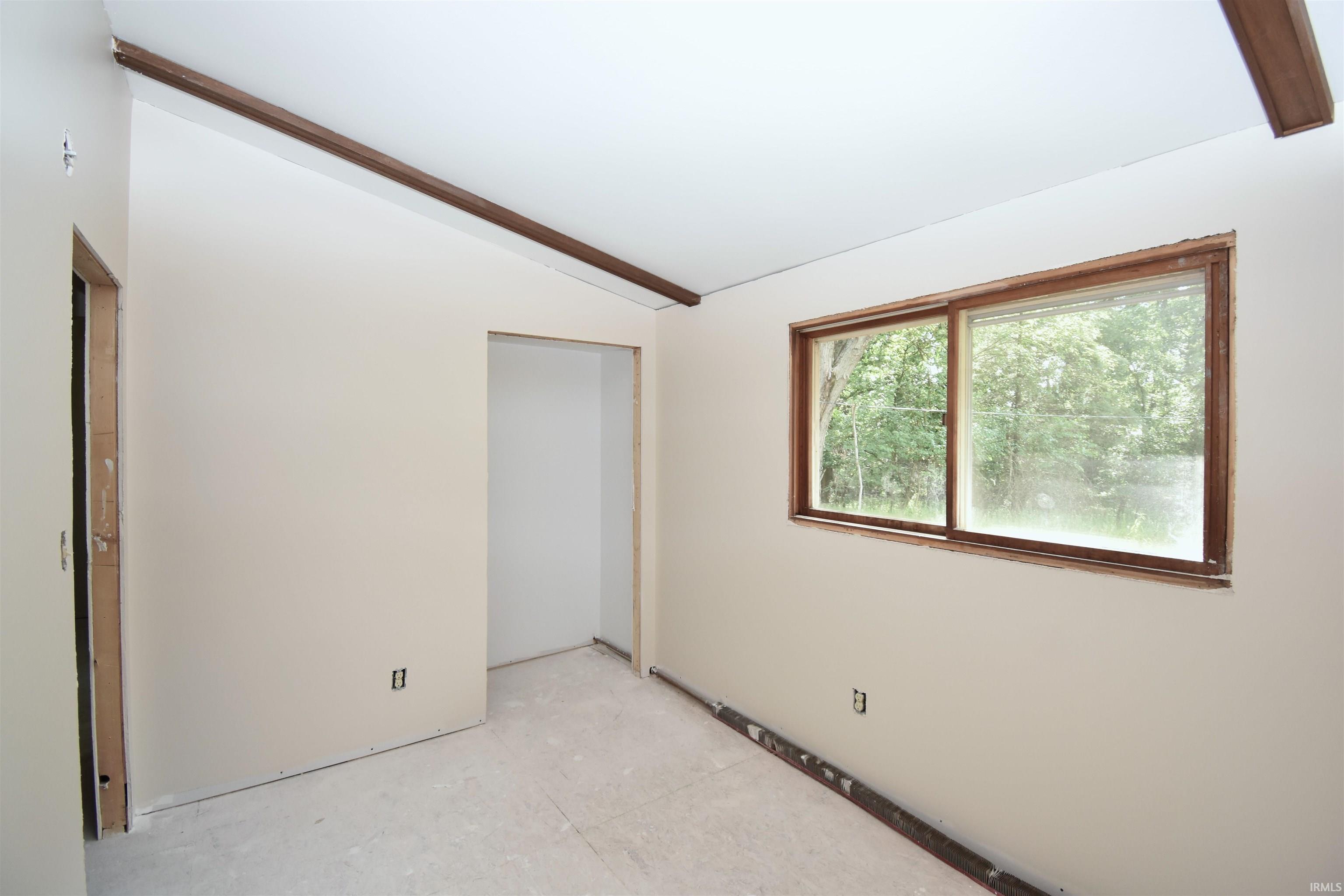 8332 525 West