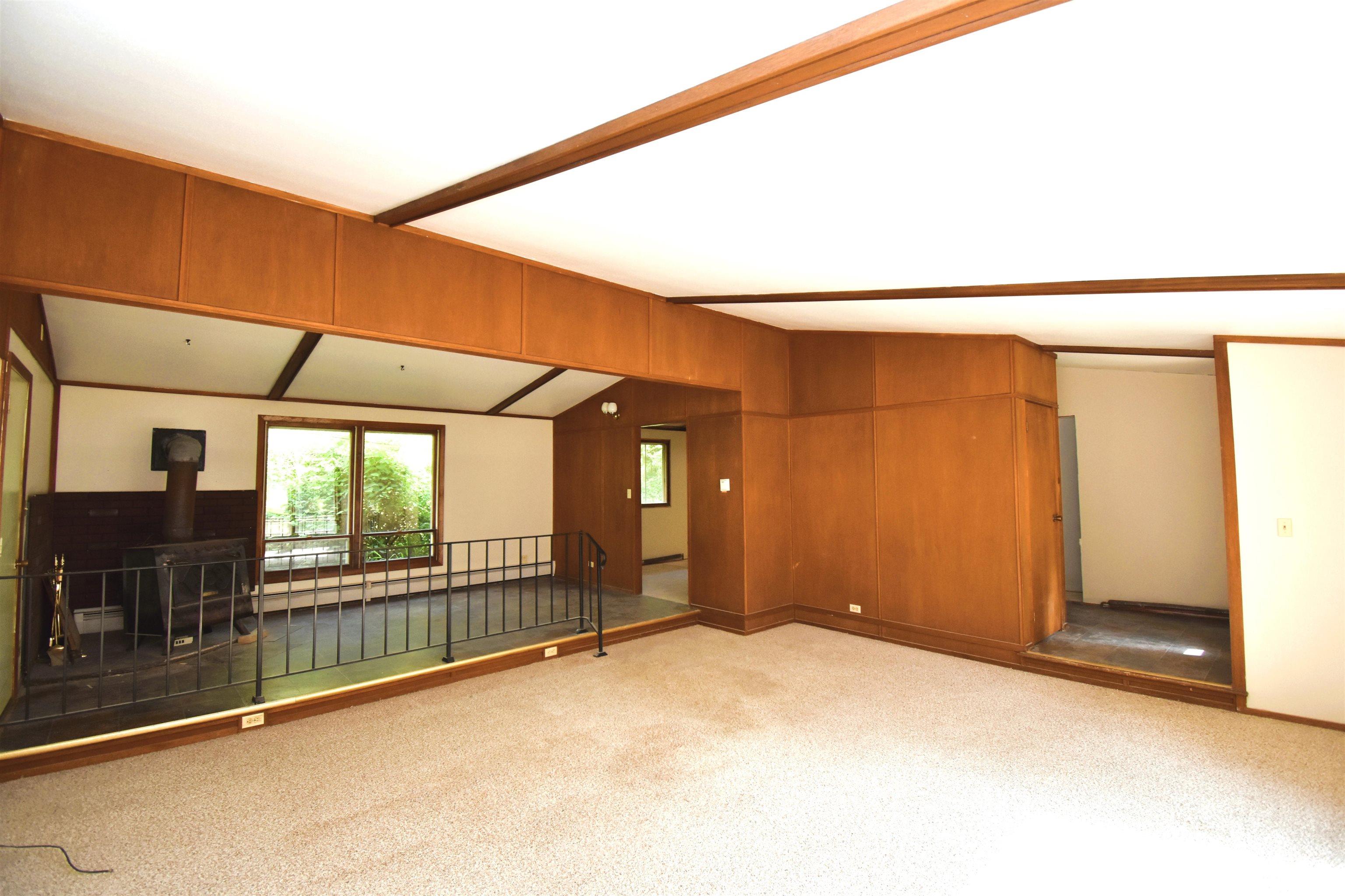 8332 525 West
