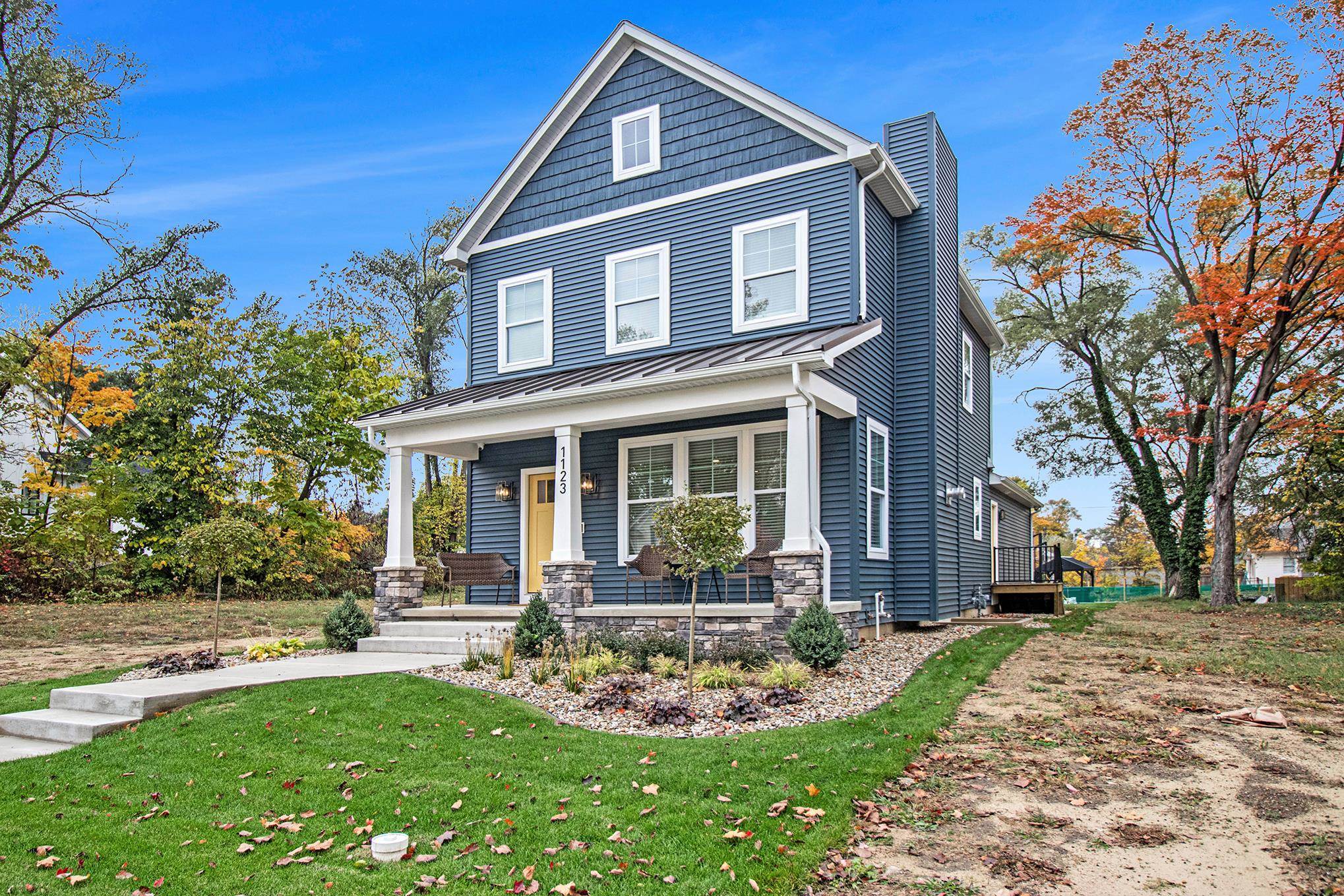 1123 Lawrence
