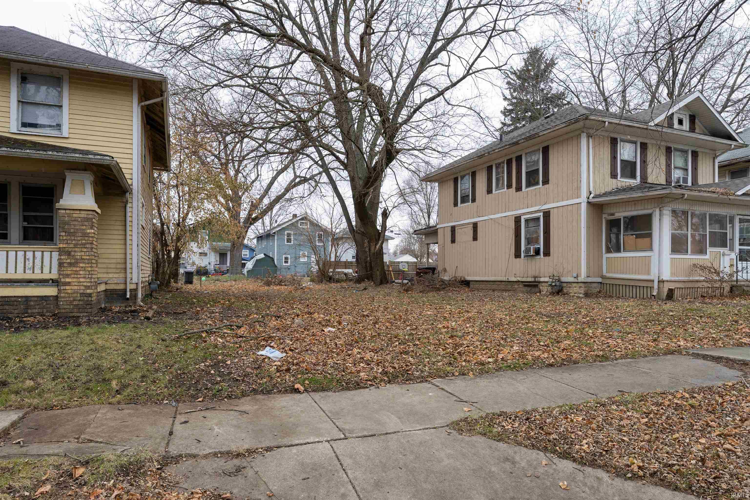 2122 Thompson