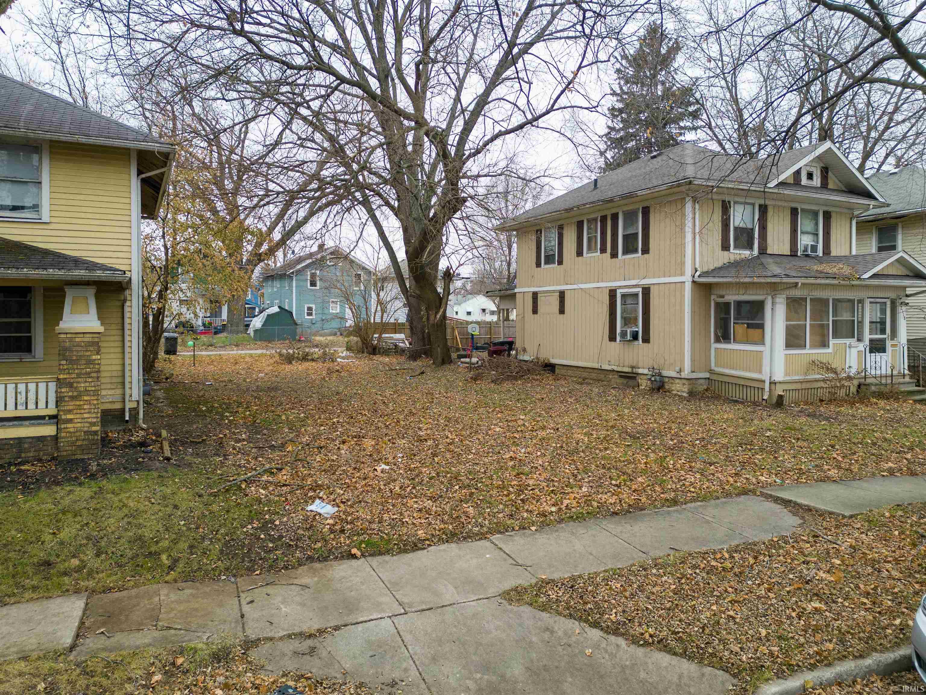 2122 Thompson