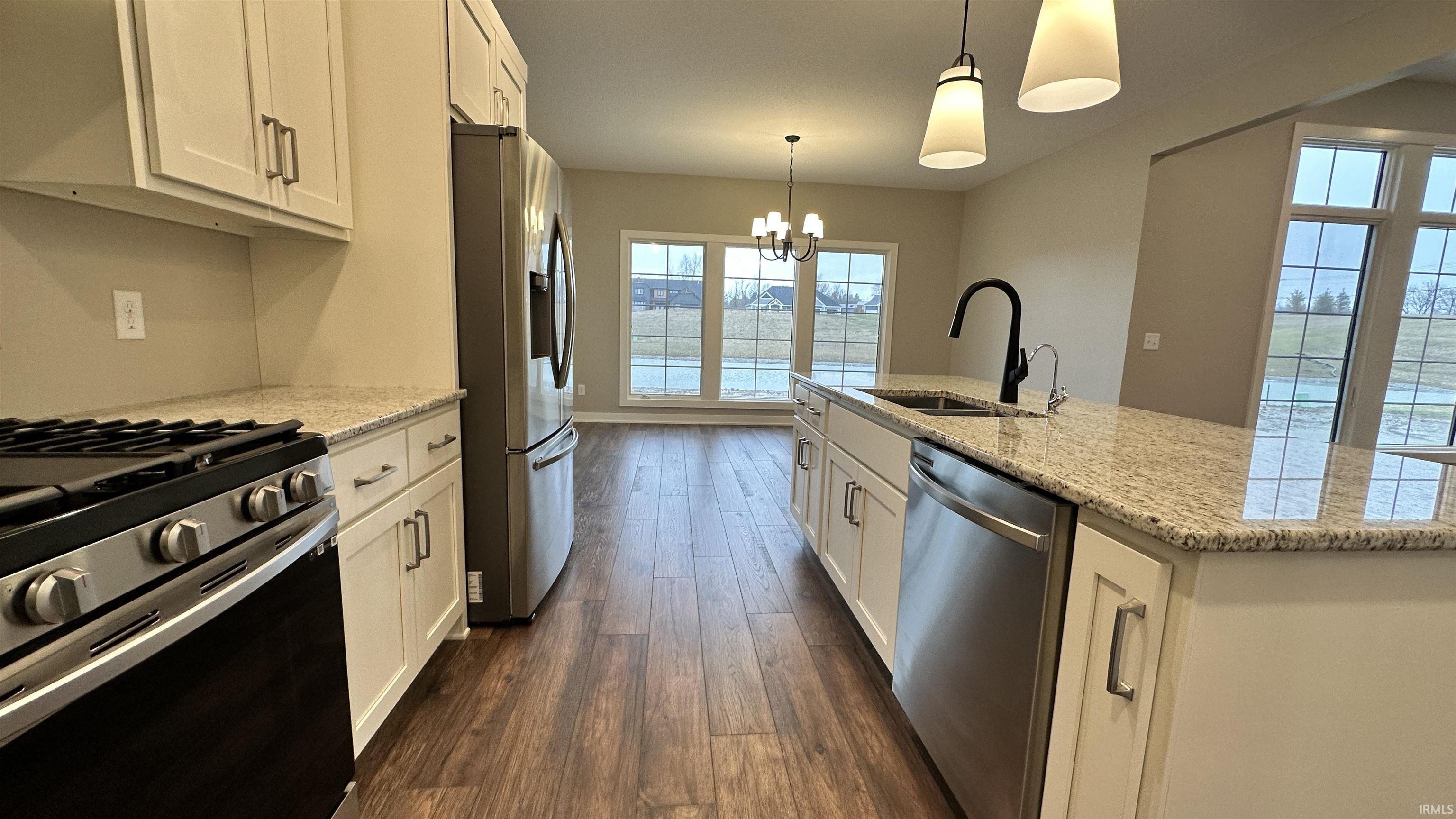 663 Sandringham, Apt 21 Balmoral