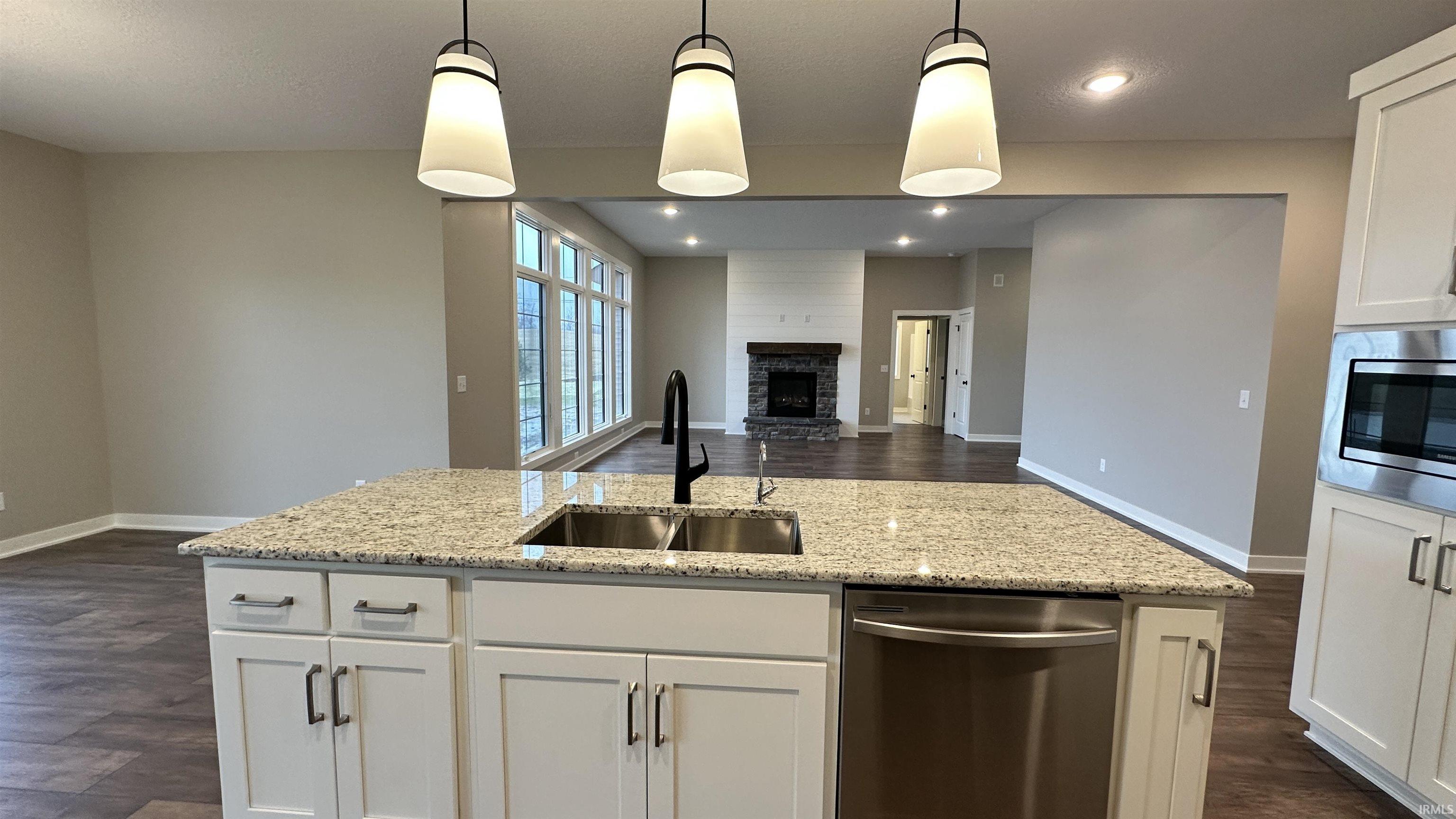 663 Sandringham, Apt 21 Balmoral
