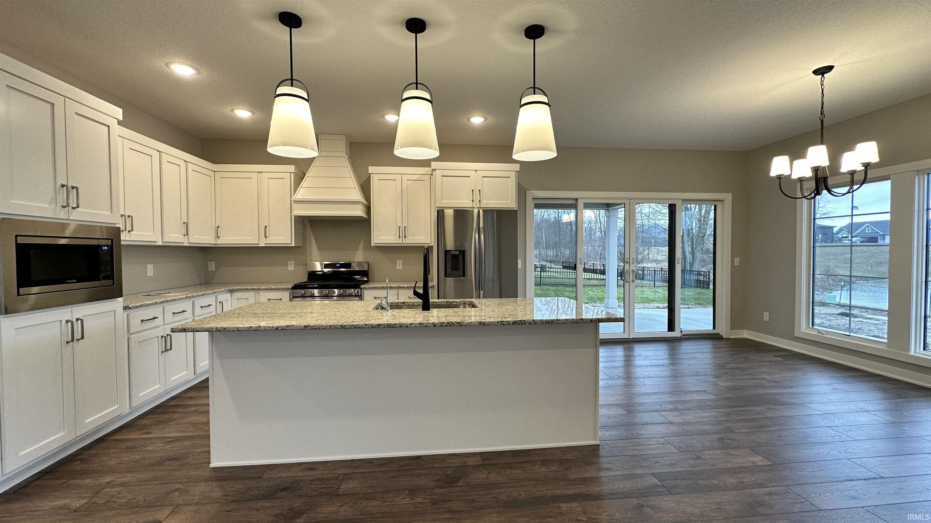 663 Sandringham, Apt 21 Balmoral