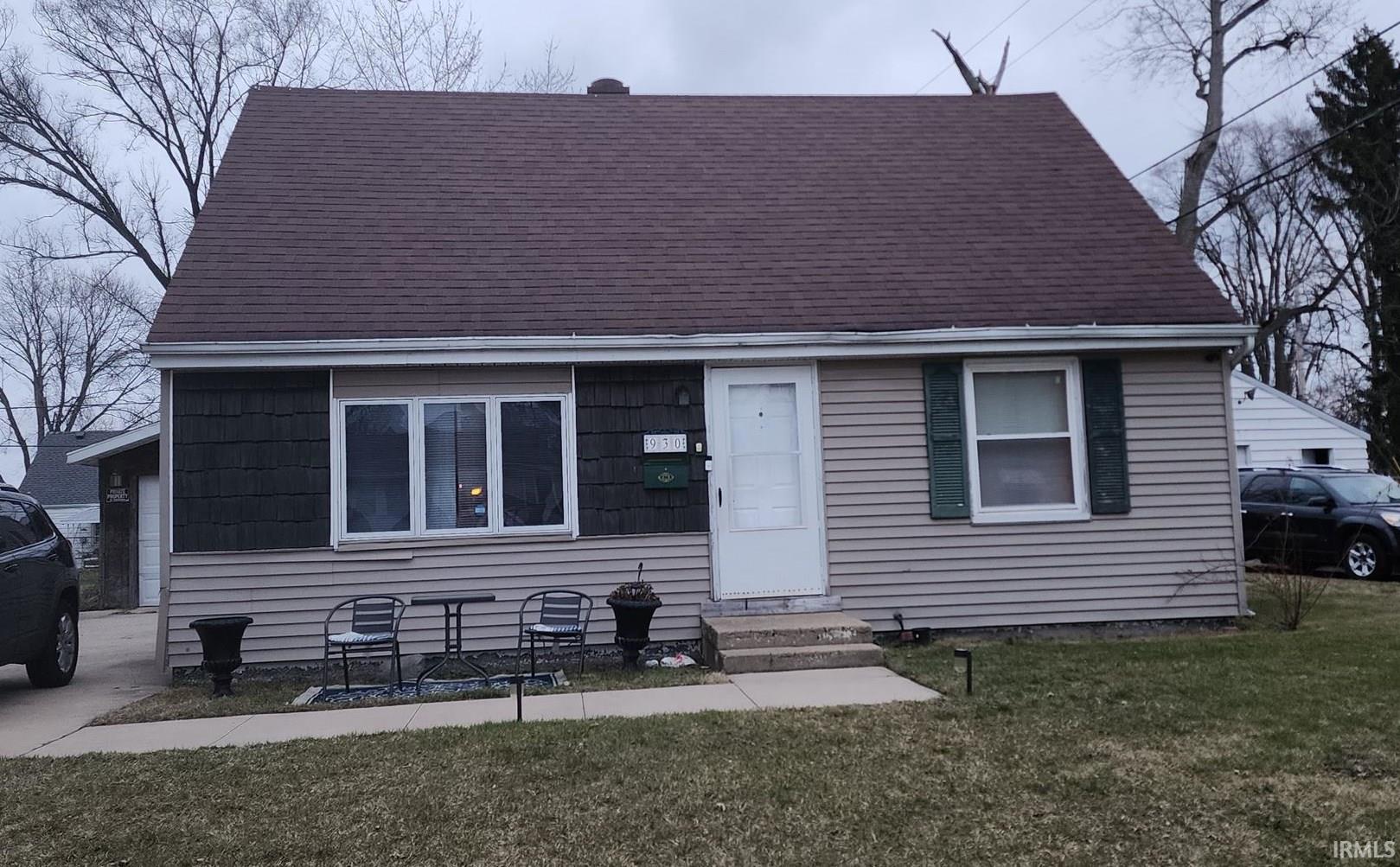 930 Birchwood