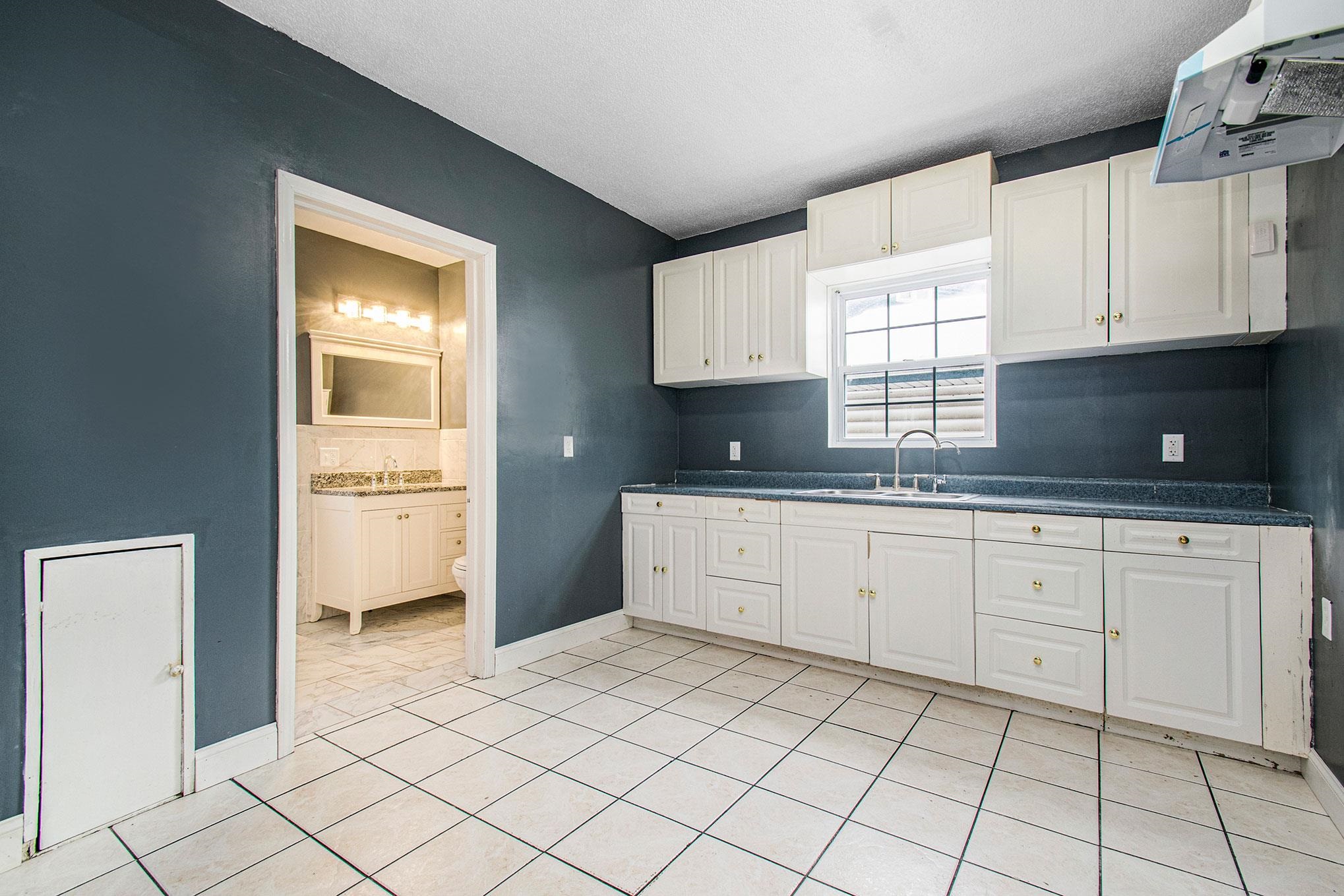 739 Leland