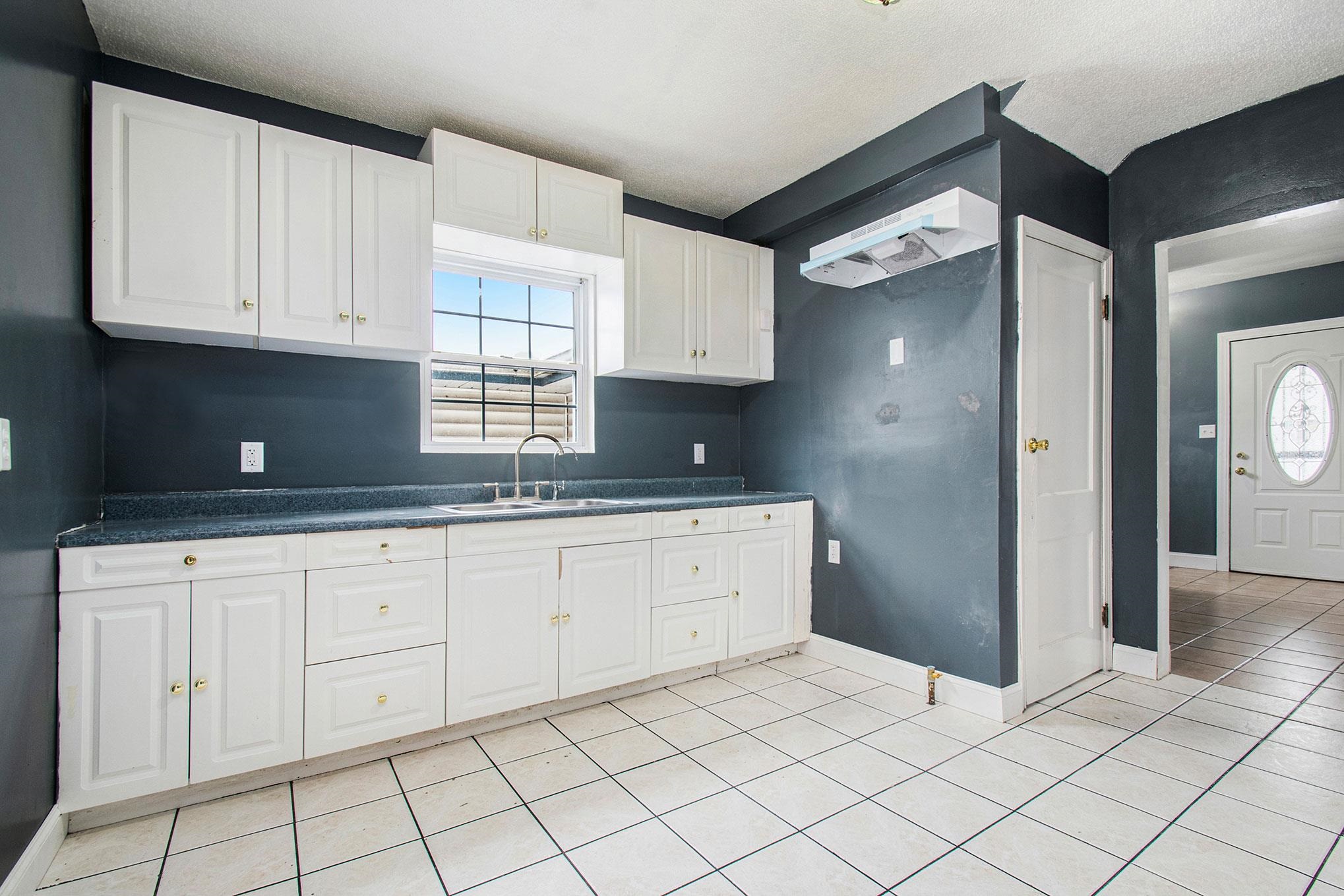 739 Leland