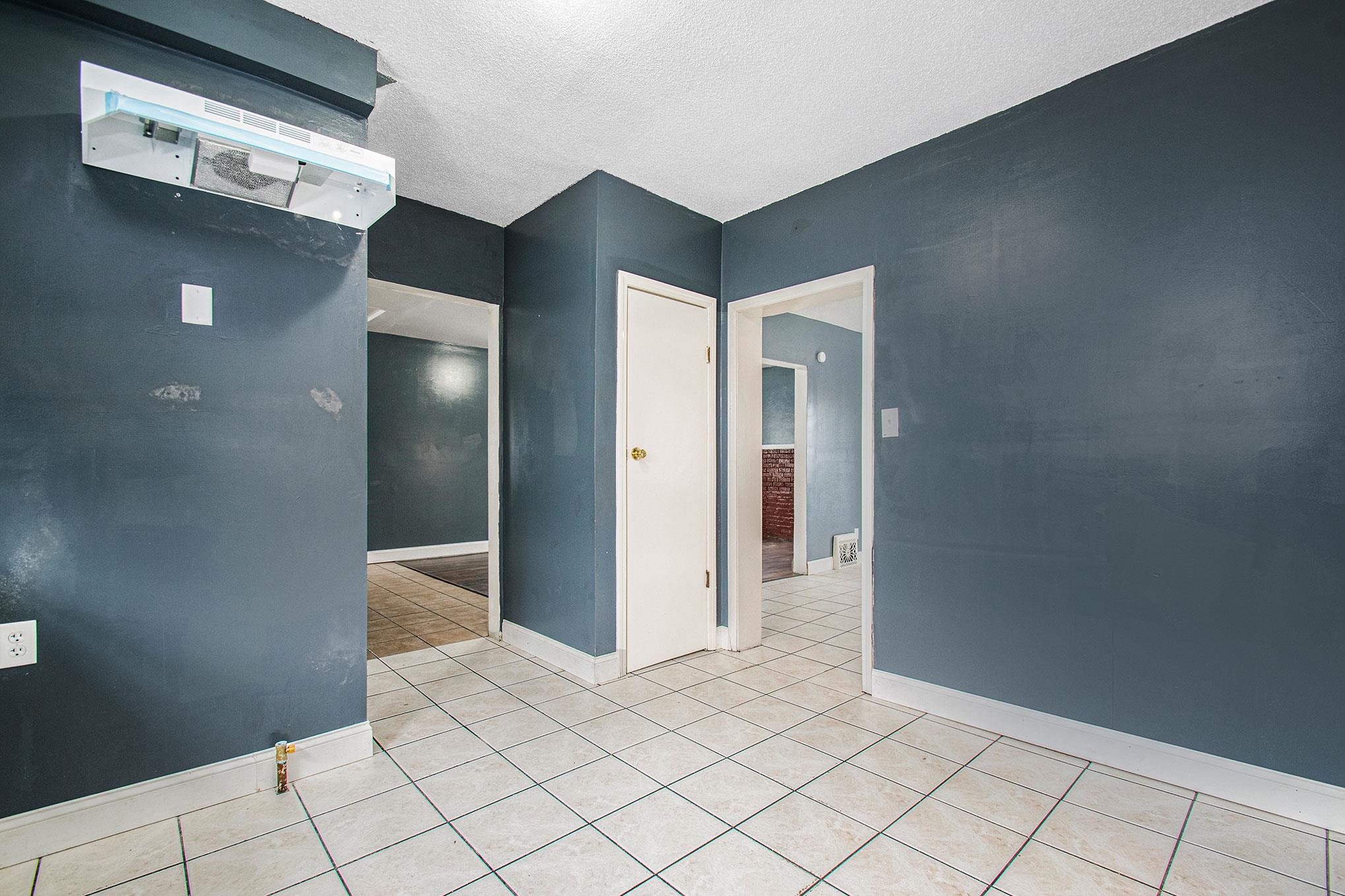 739 Leland