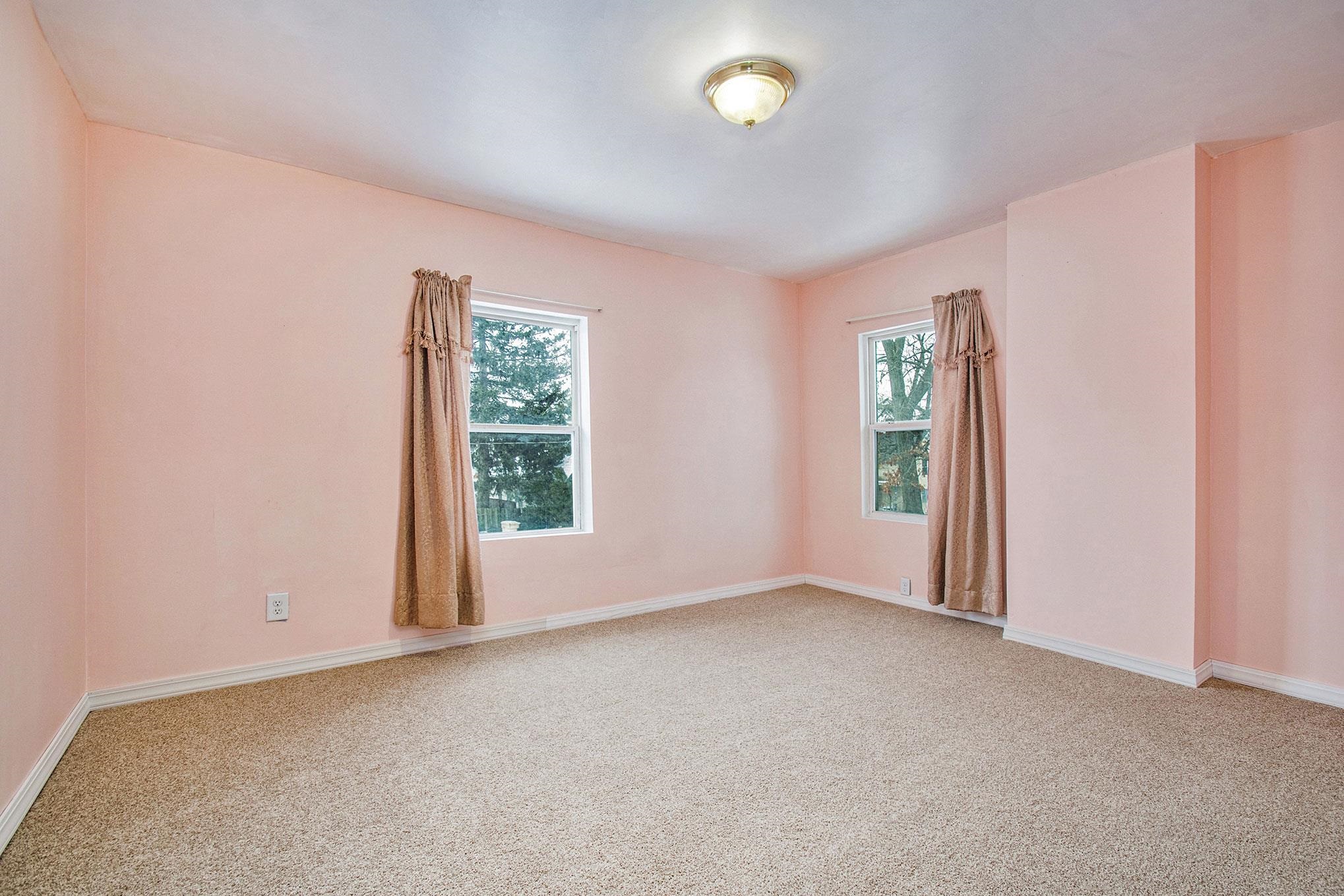 739 Leland