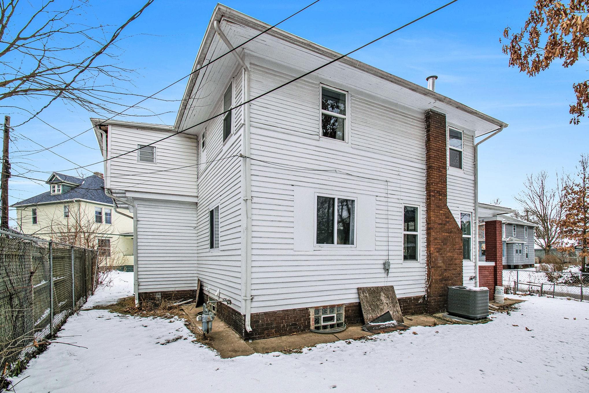739 Leland