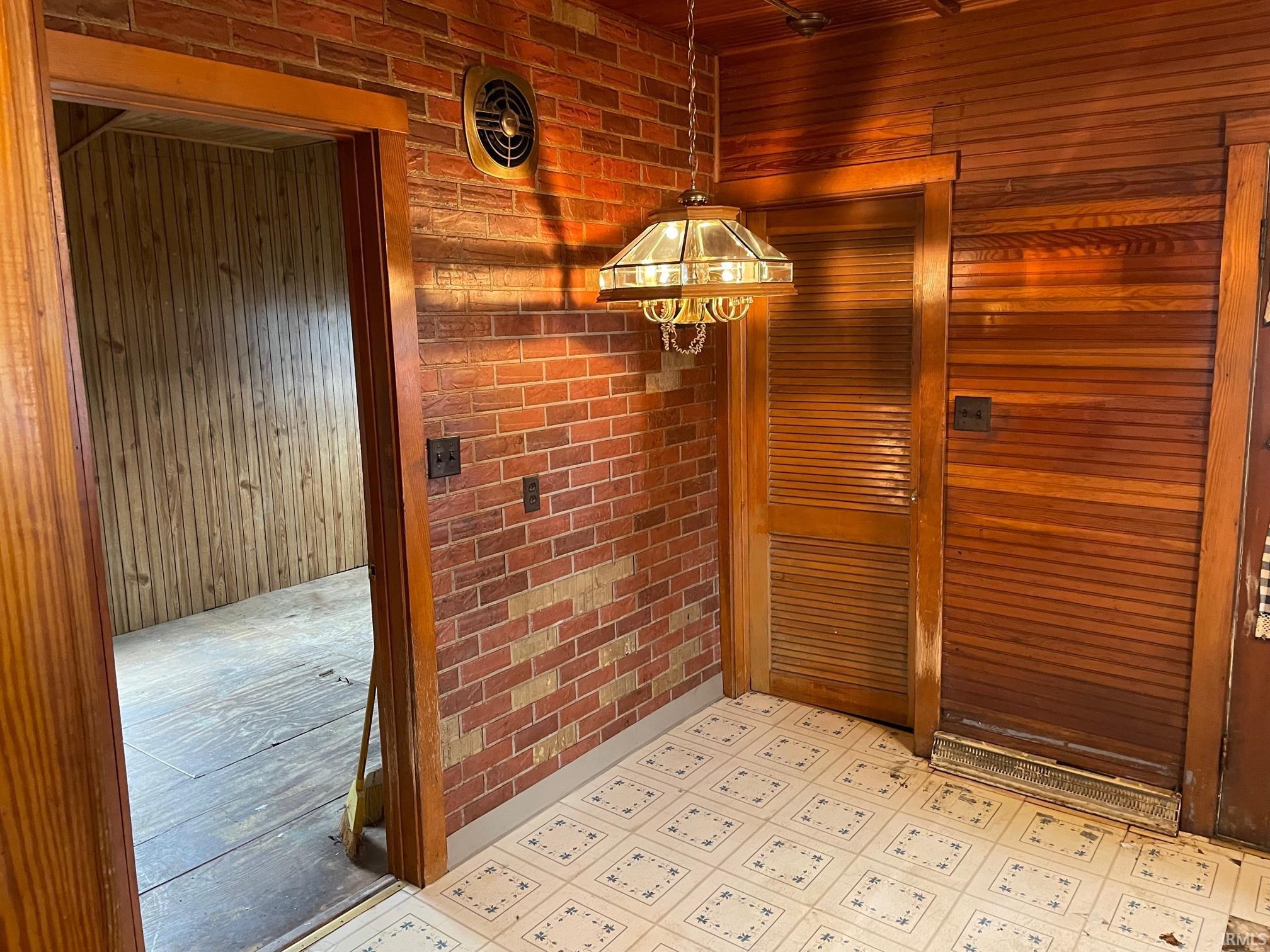 1703 Mitchell