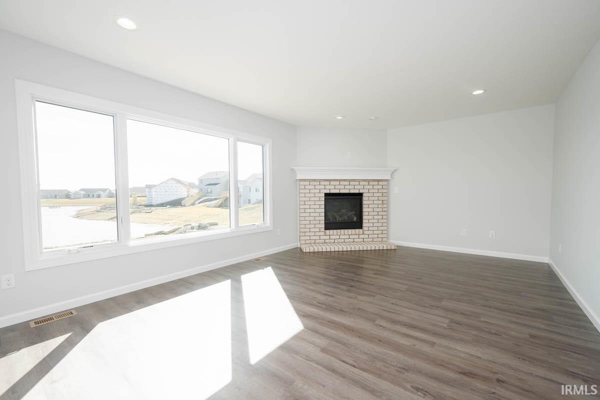 13211 Silk Tree