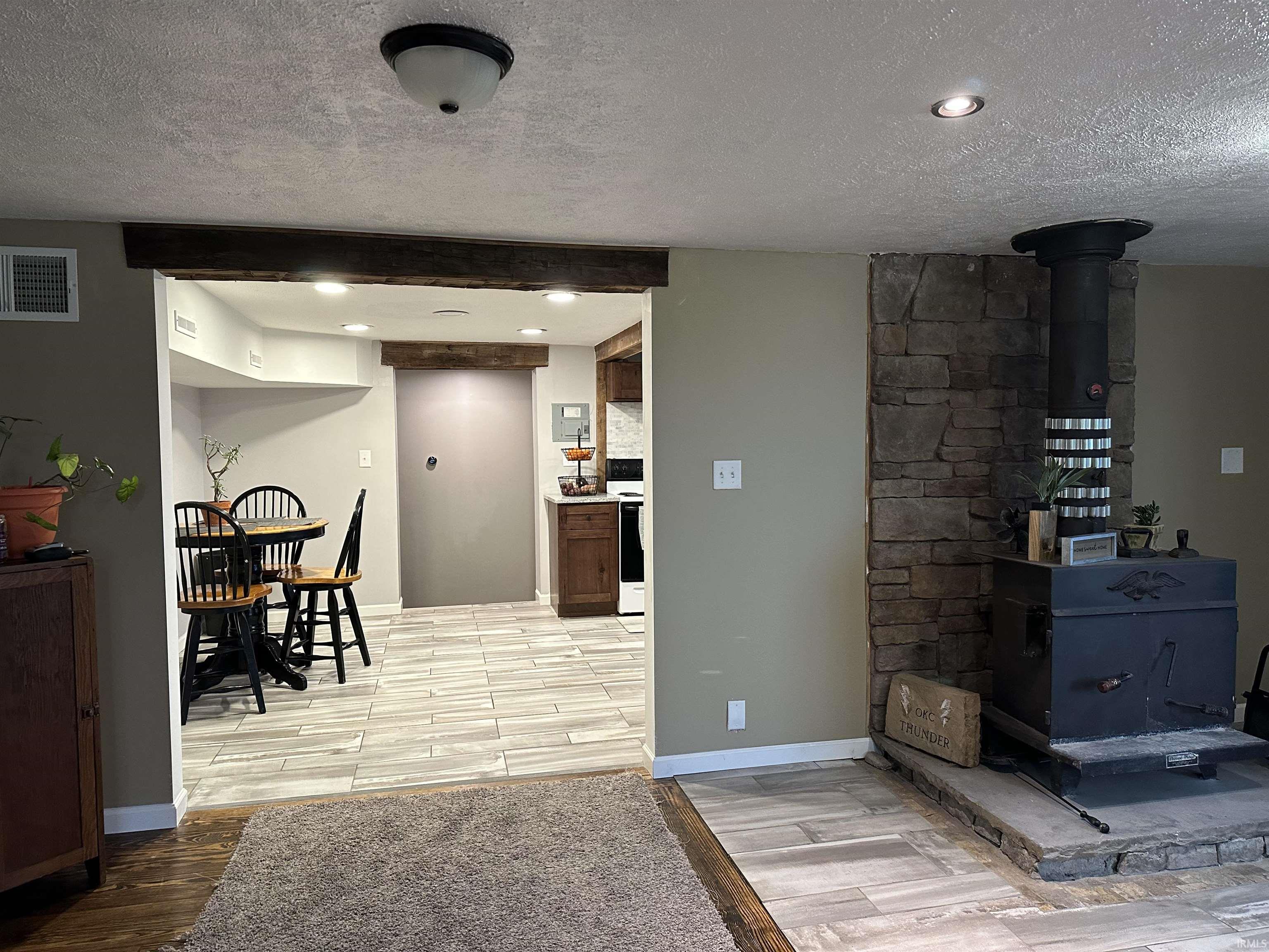 15840 Muckshaw