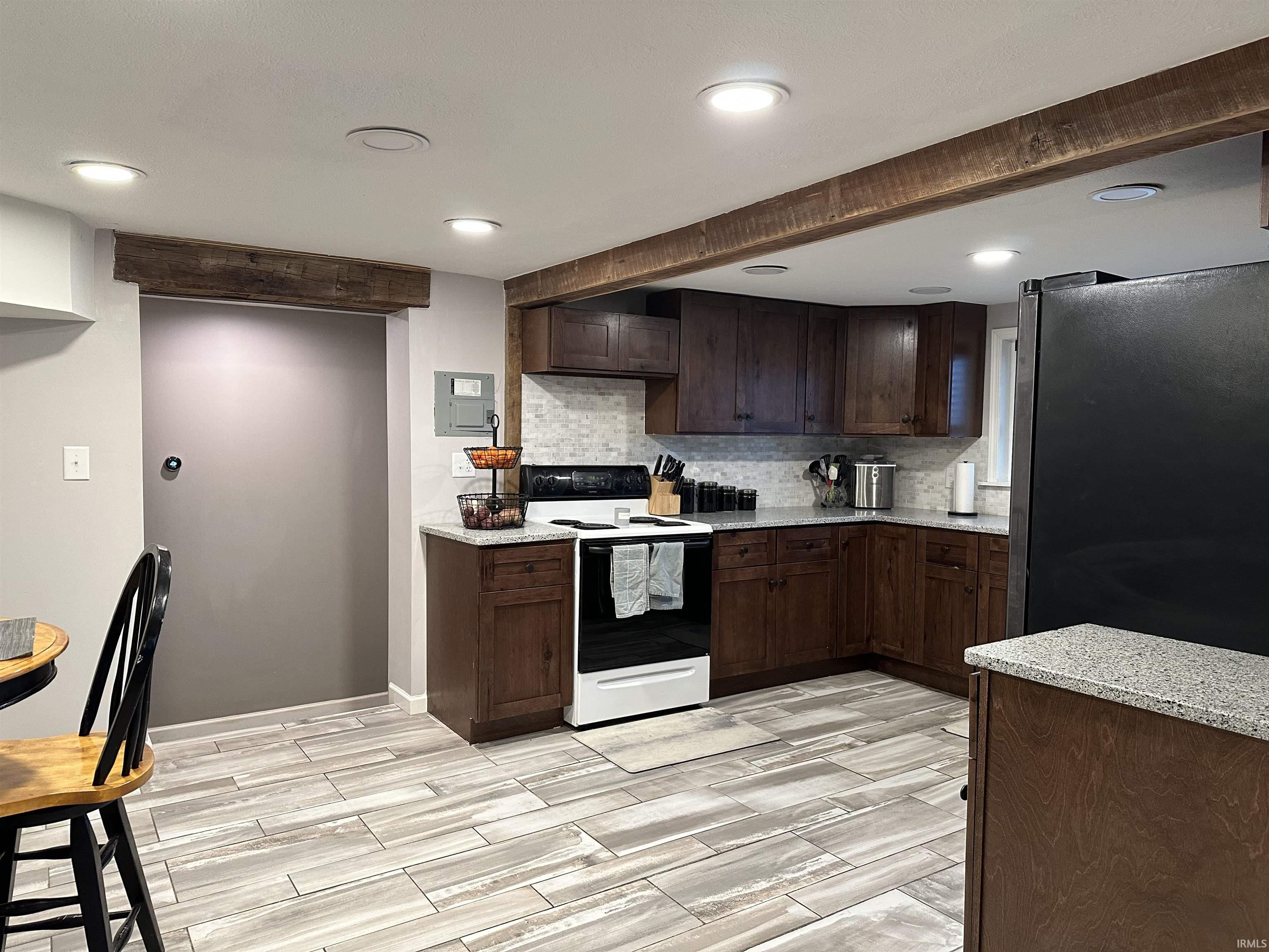 15840 Muckshaw