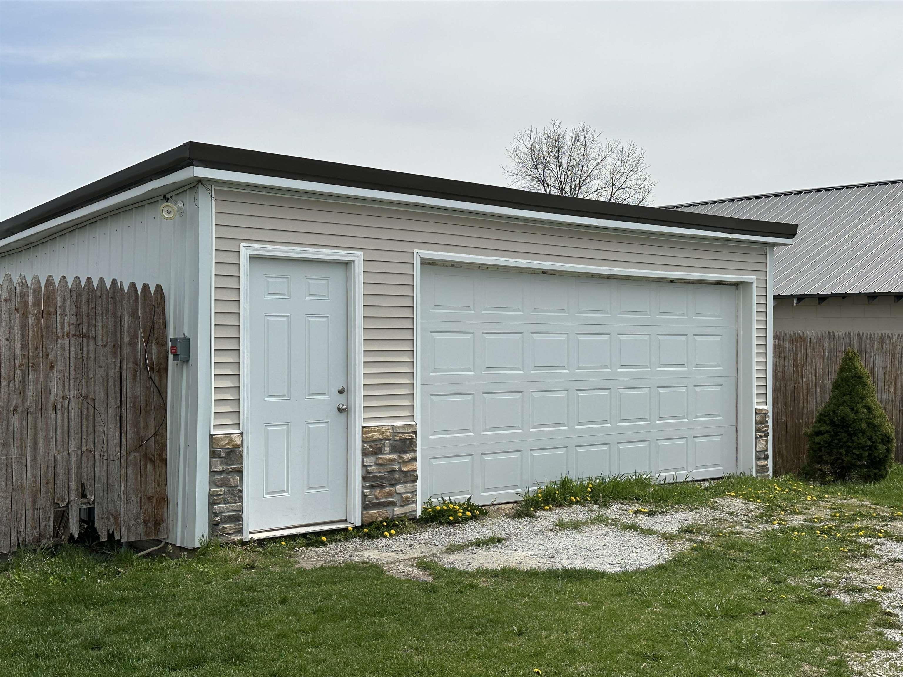 15840 Muckshaw