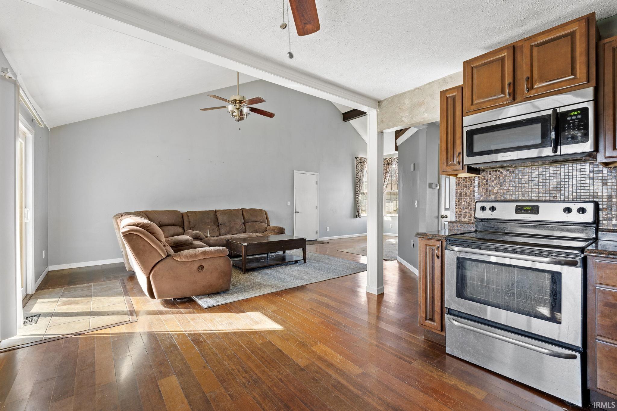 1121 Parkwood