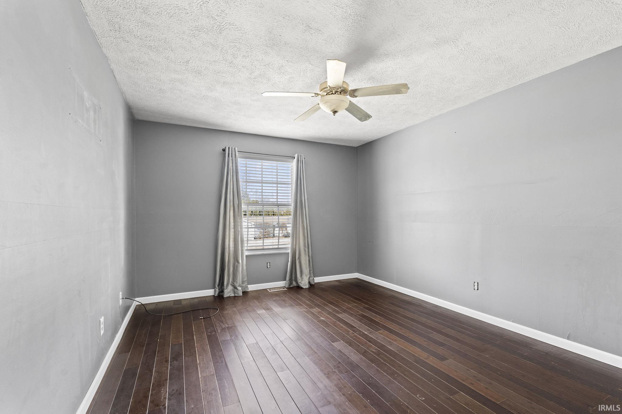 1121 Parkwood
