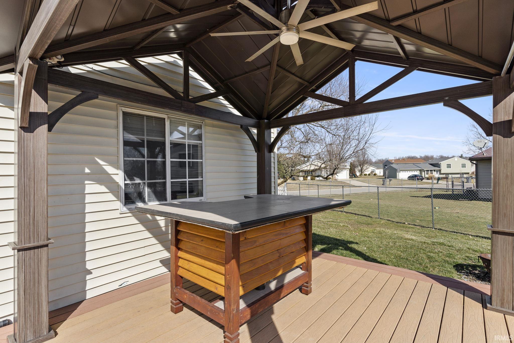 1121 Parkwood
