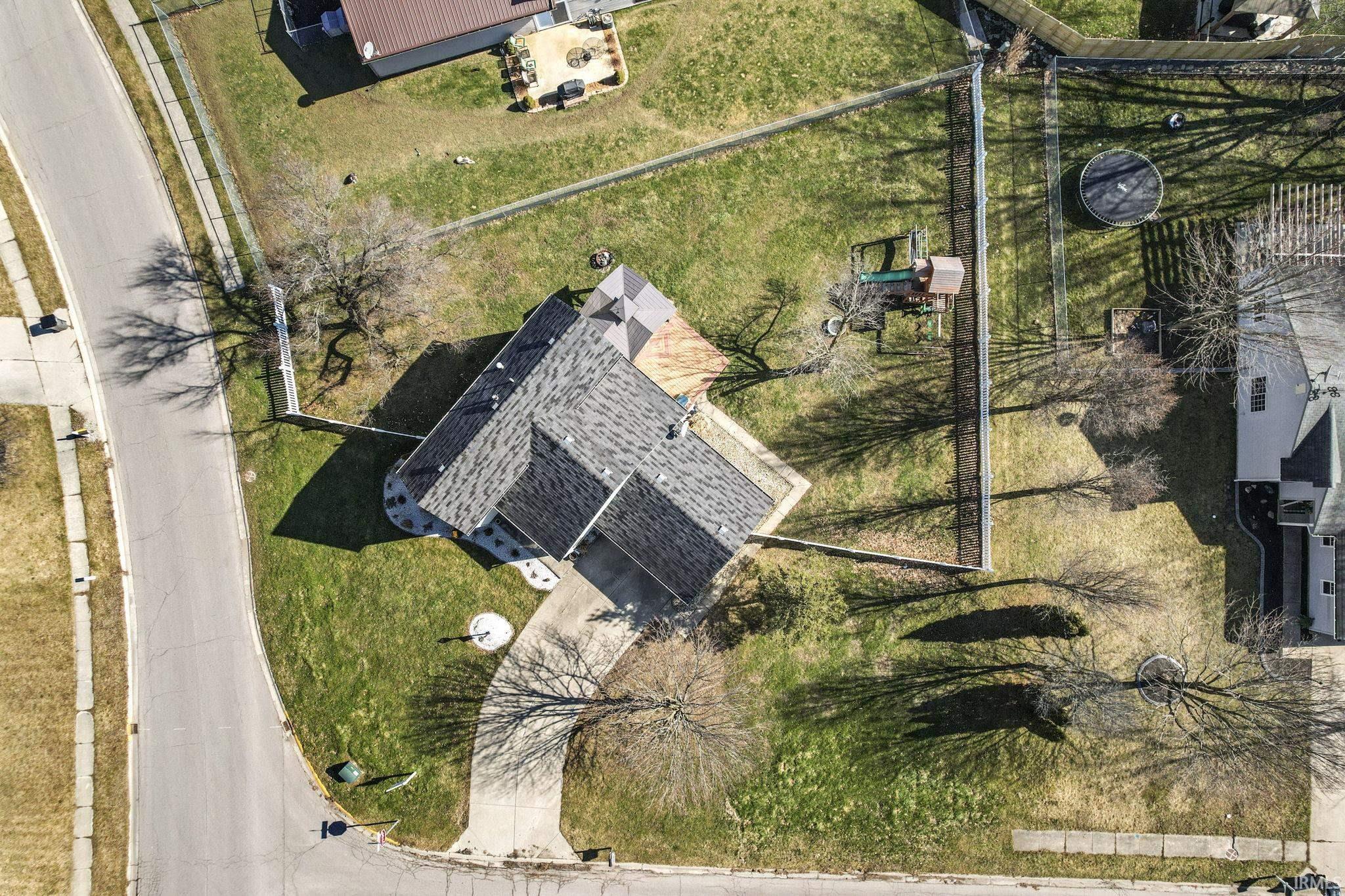 1121 Parkwood
