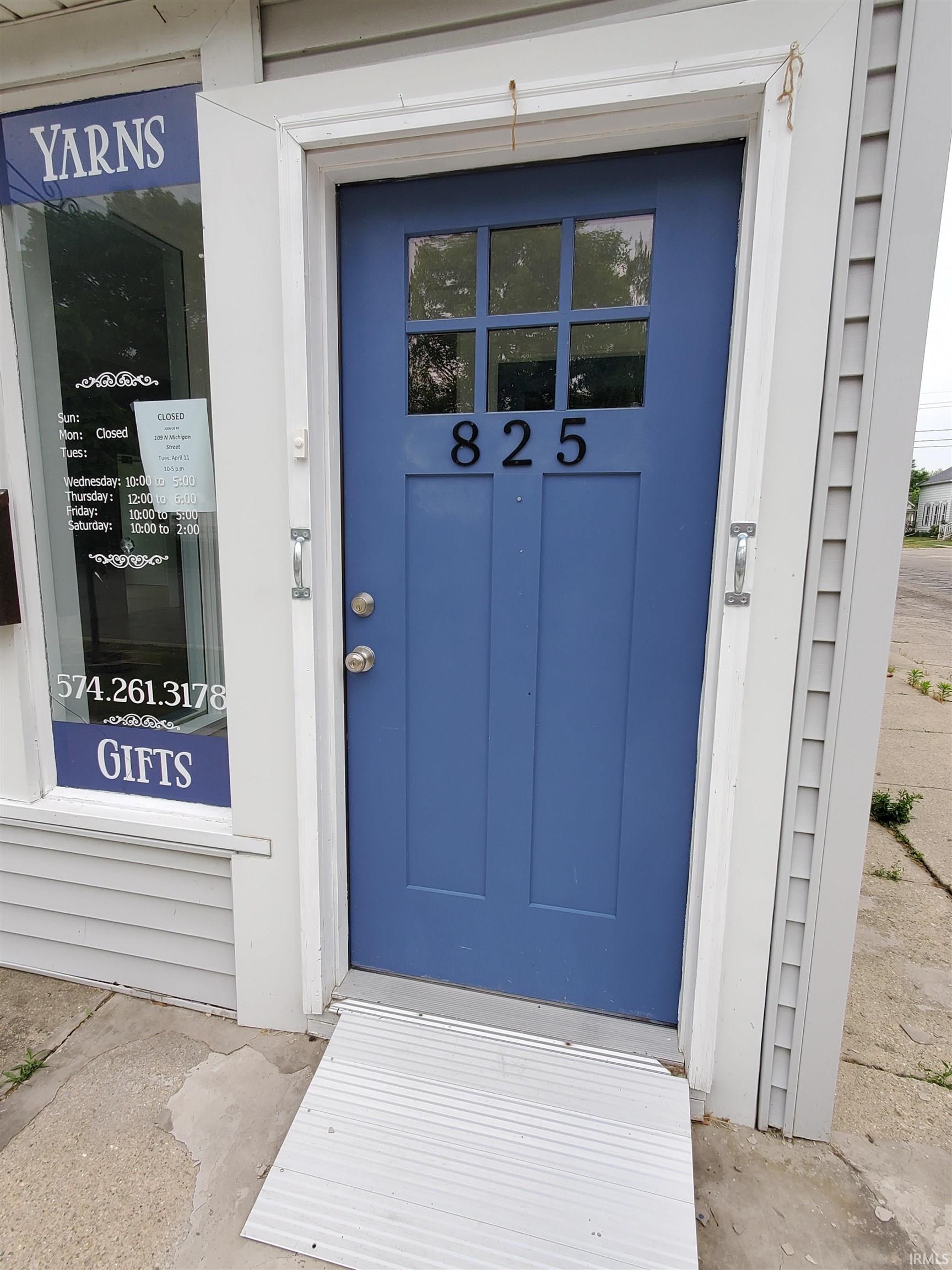 825 Center