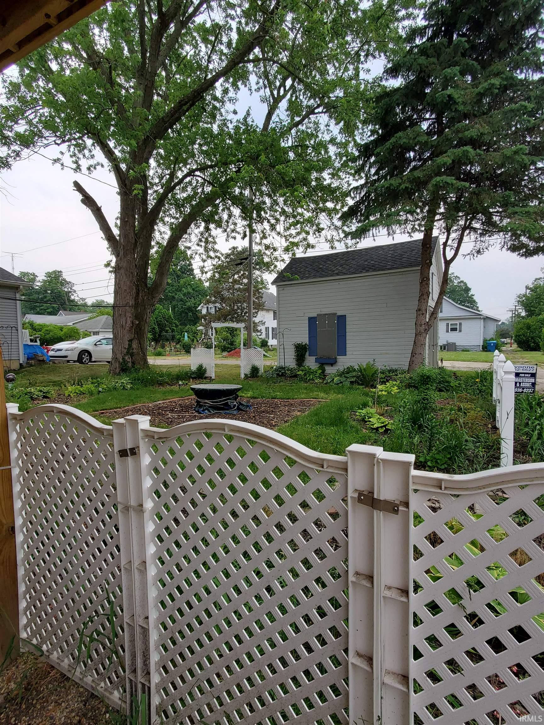 825 Center