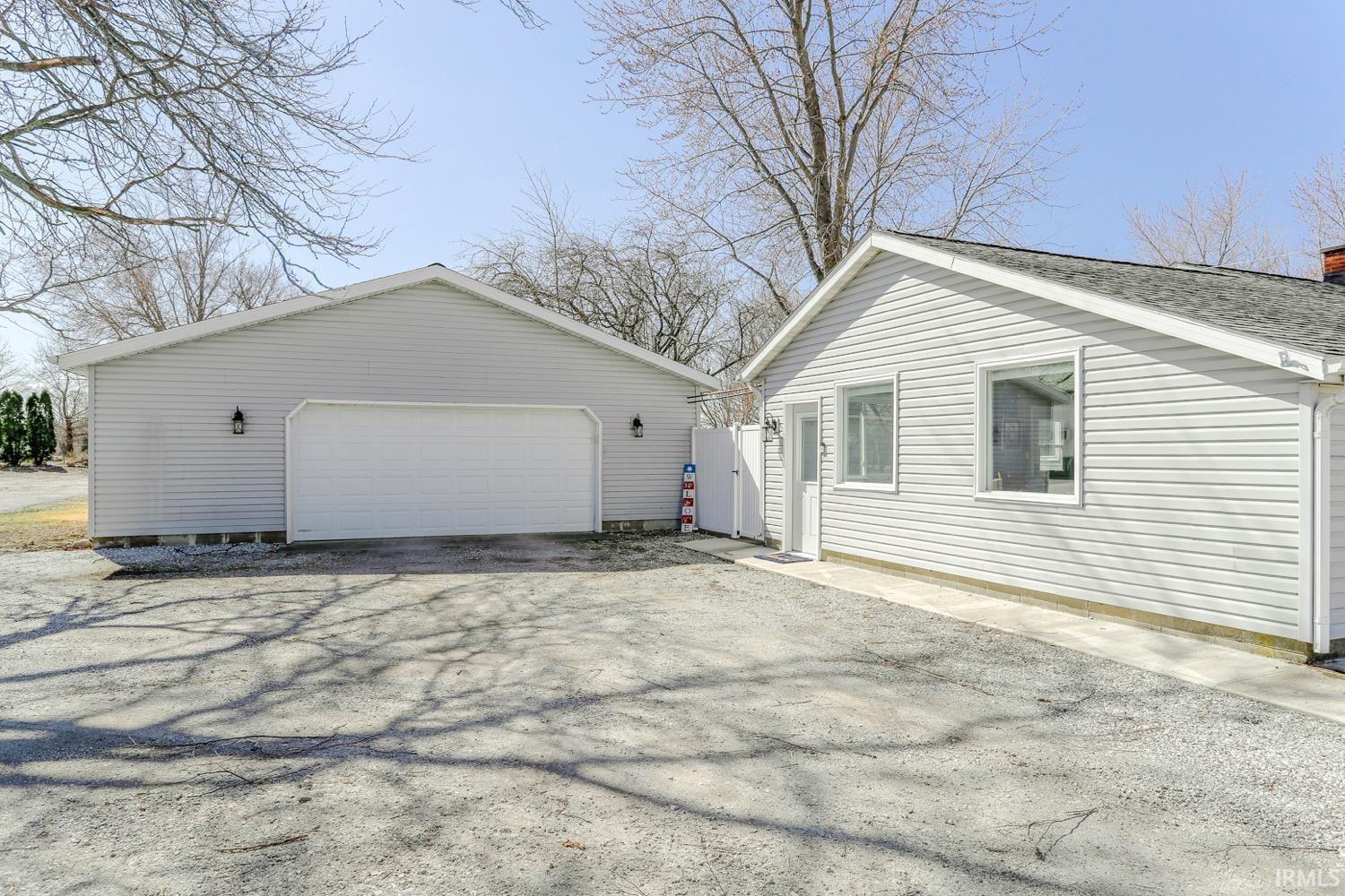 1045 Clark