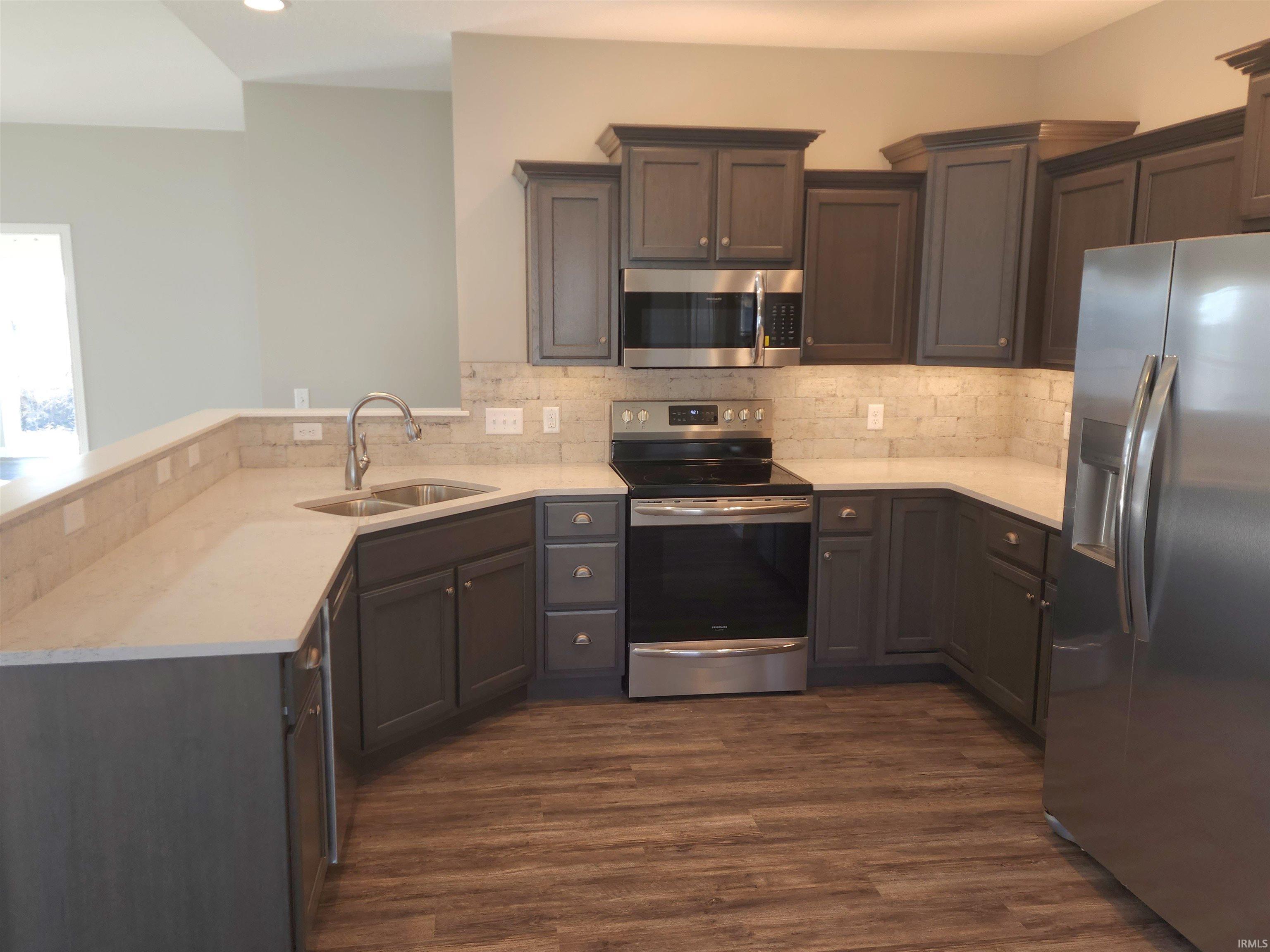 5115 Desert View