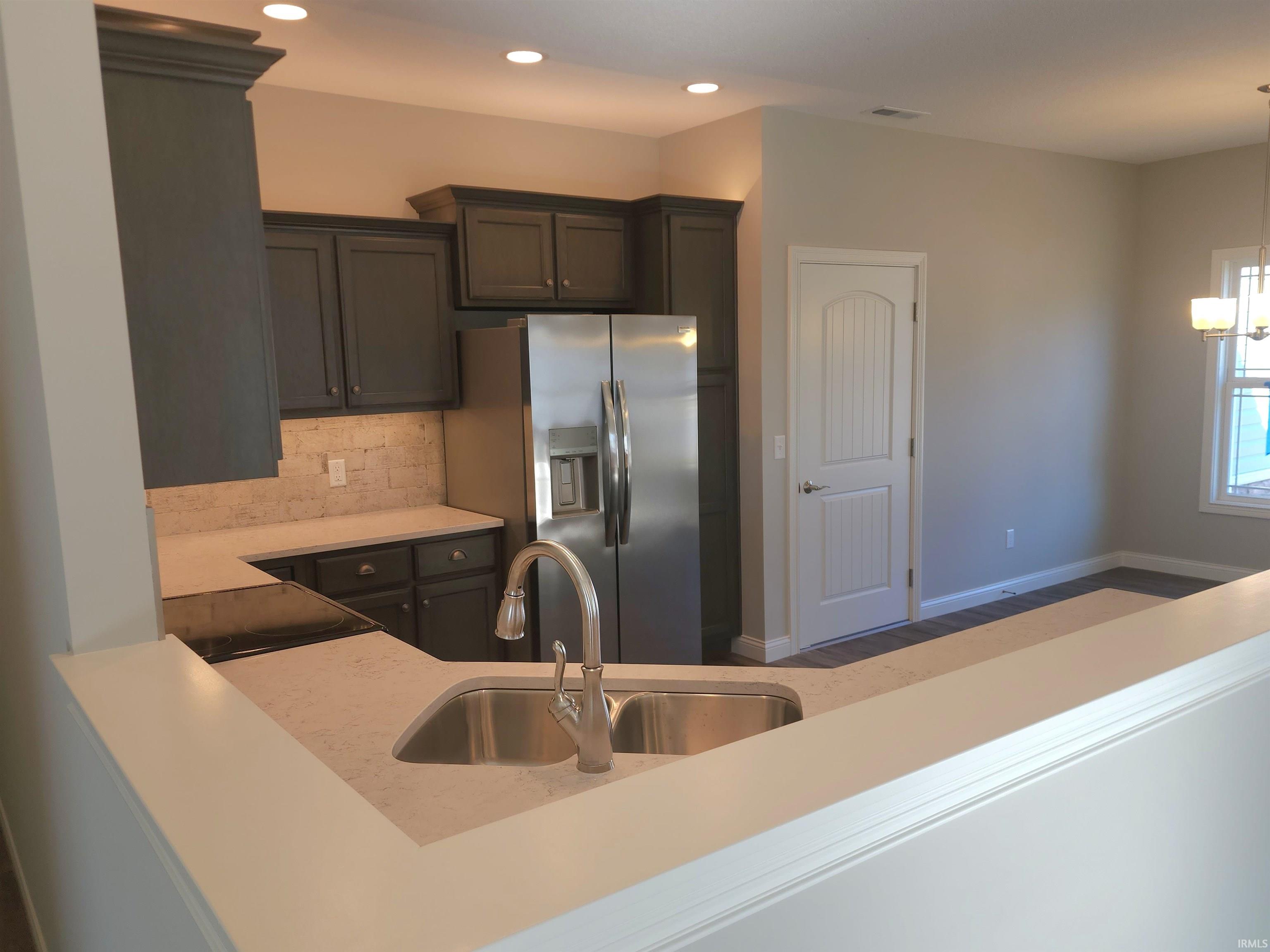 5115 Desert View