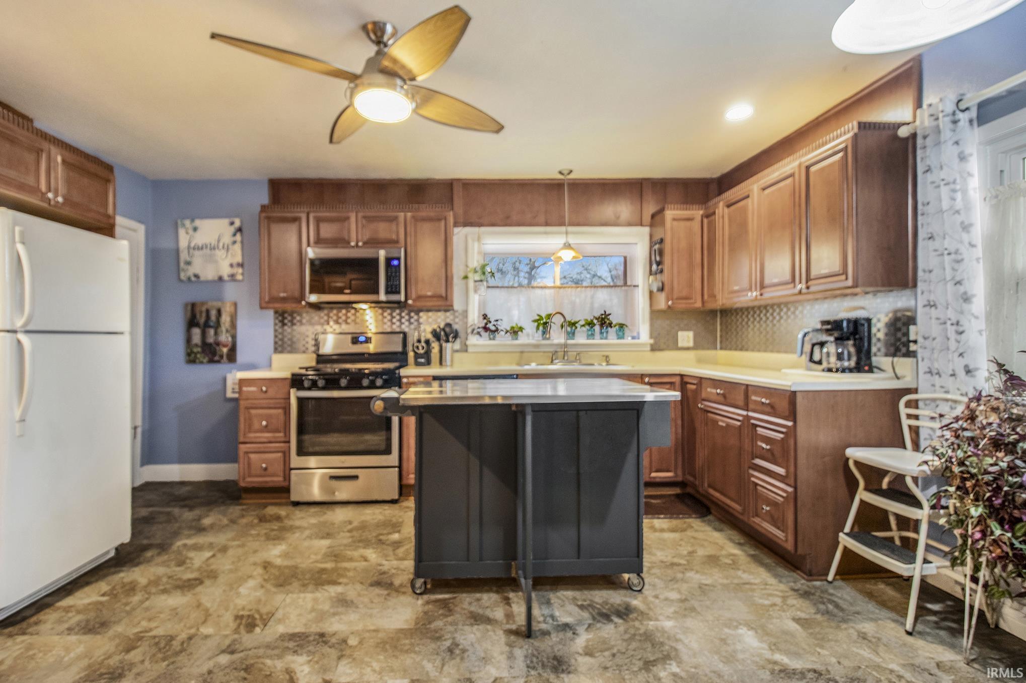 905 White Oak