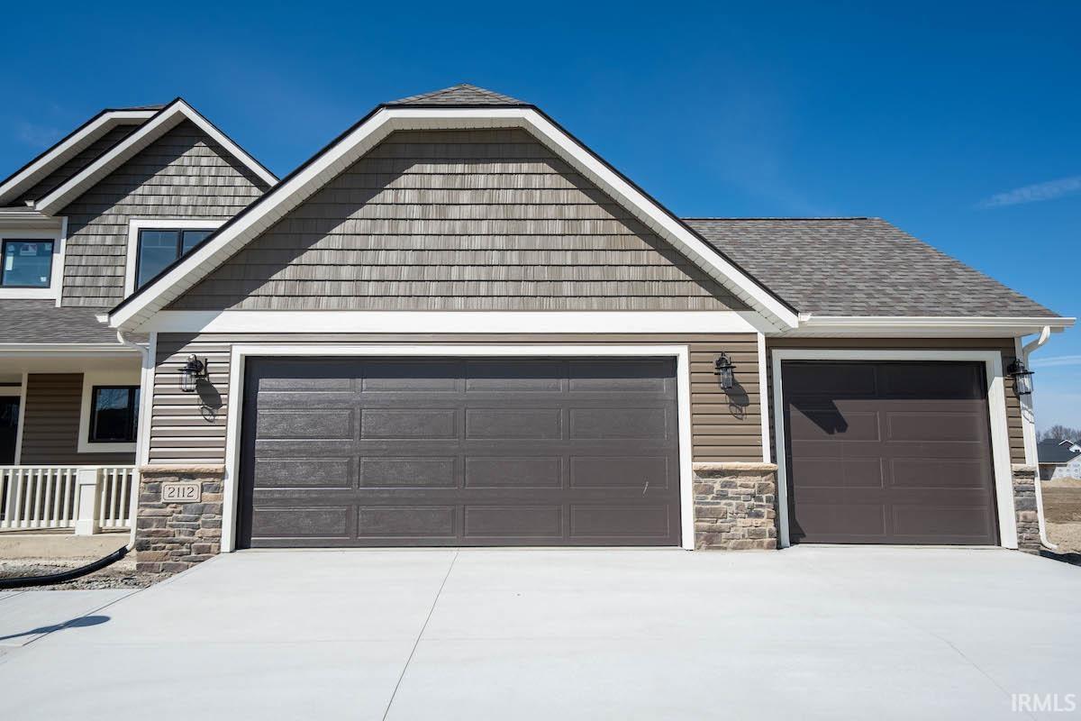 2112 Custer