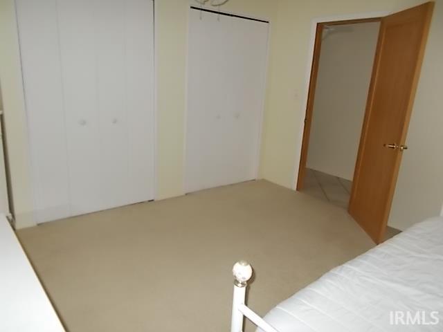 2105 445 E