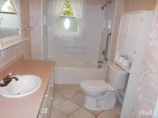 2105 445 E
