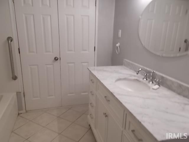 2105 445 E