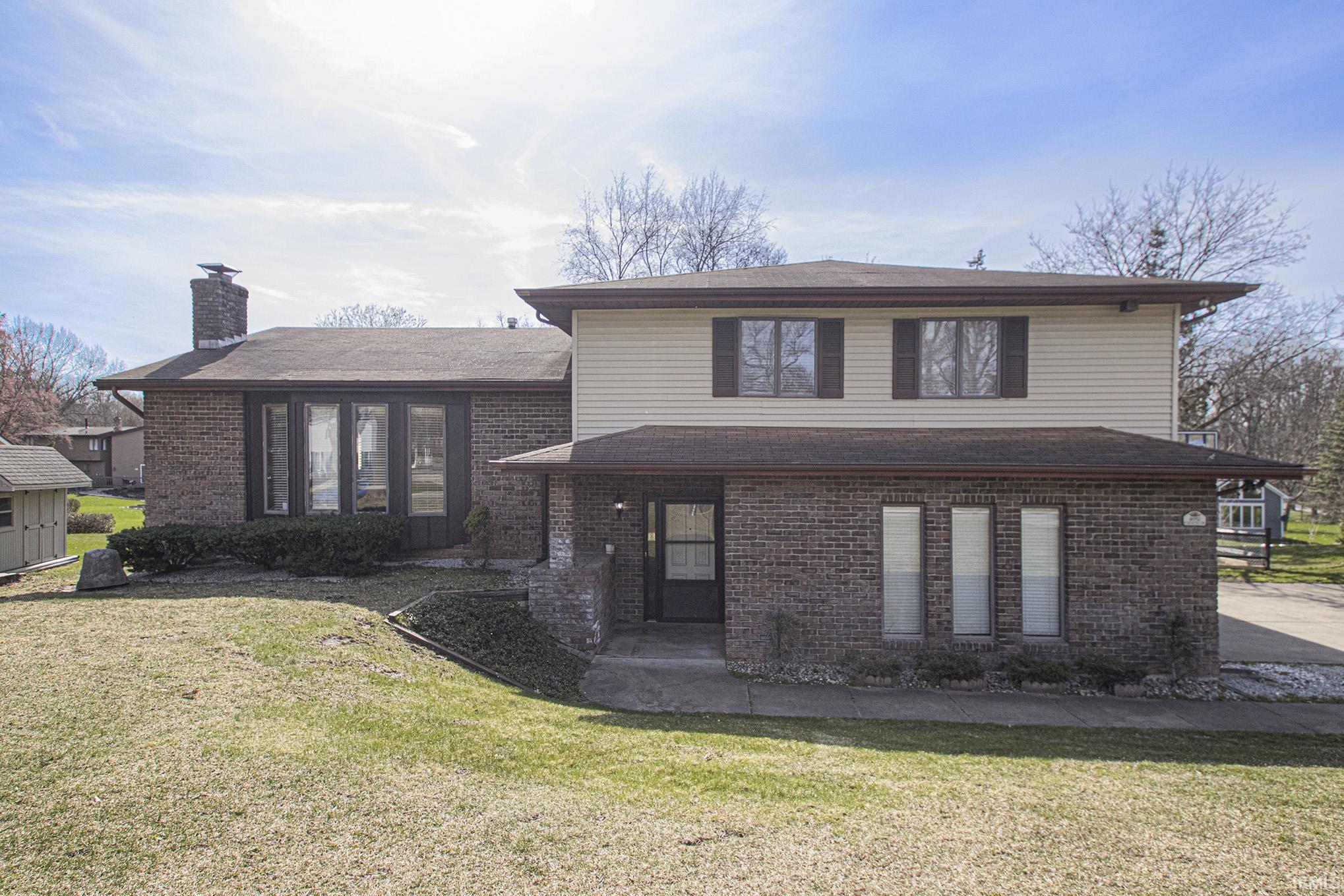 16552 Fox Cross