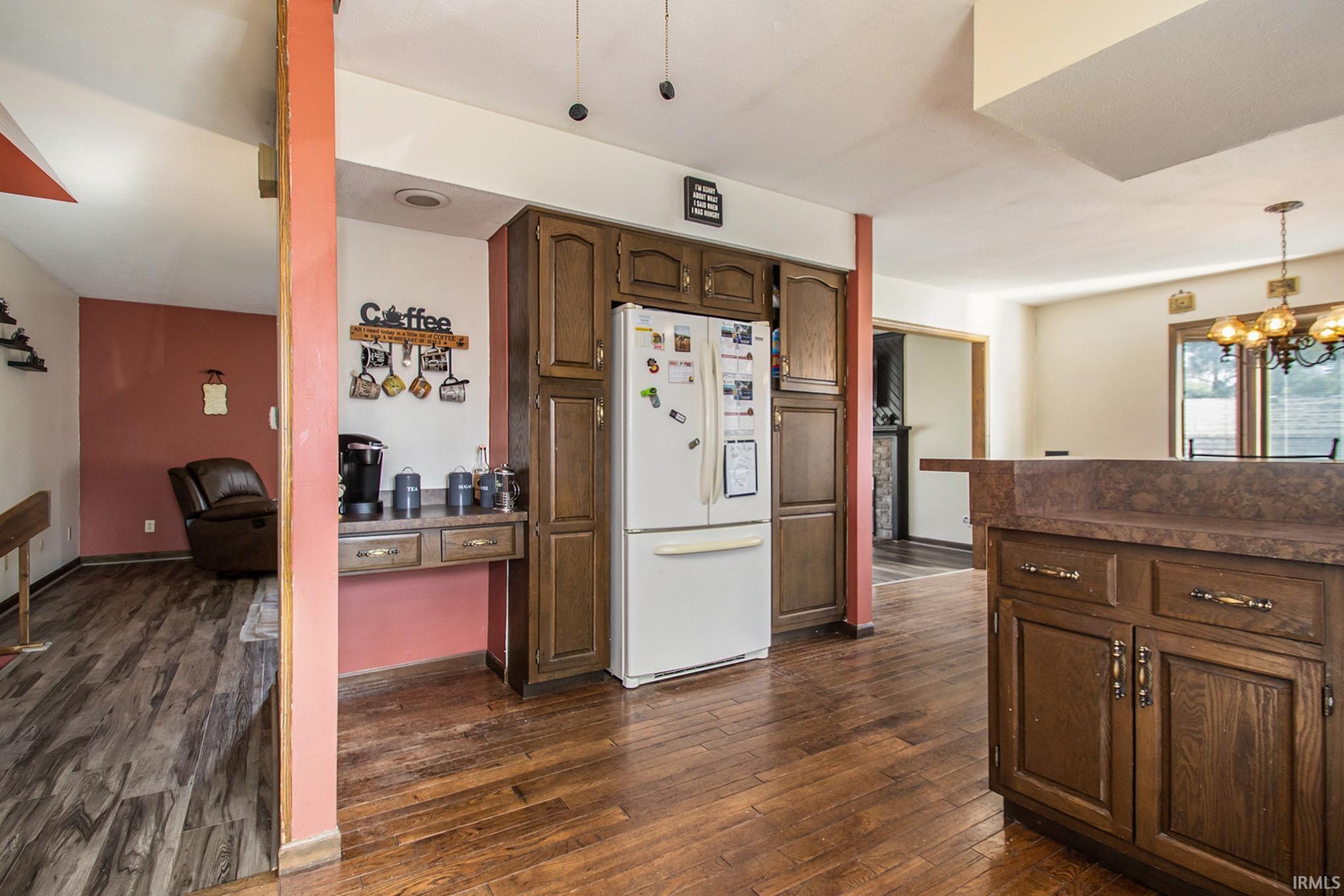 16552 Fox Cross