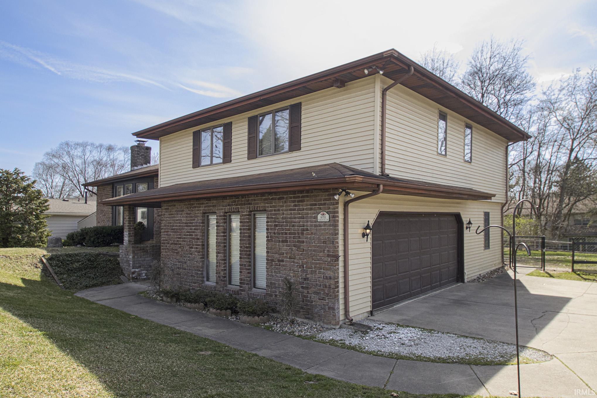 16552 Fox Cross