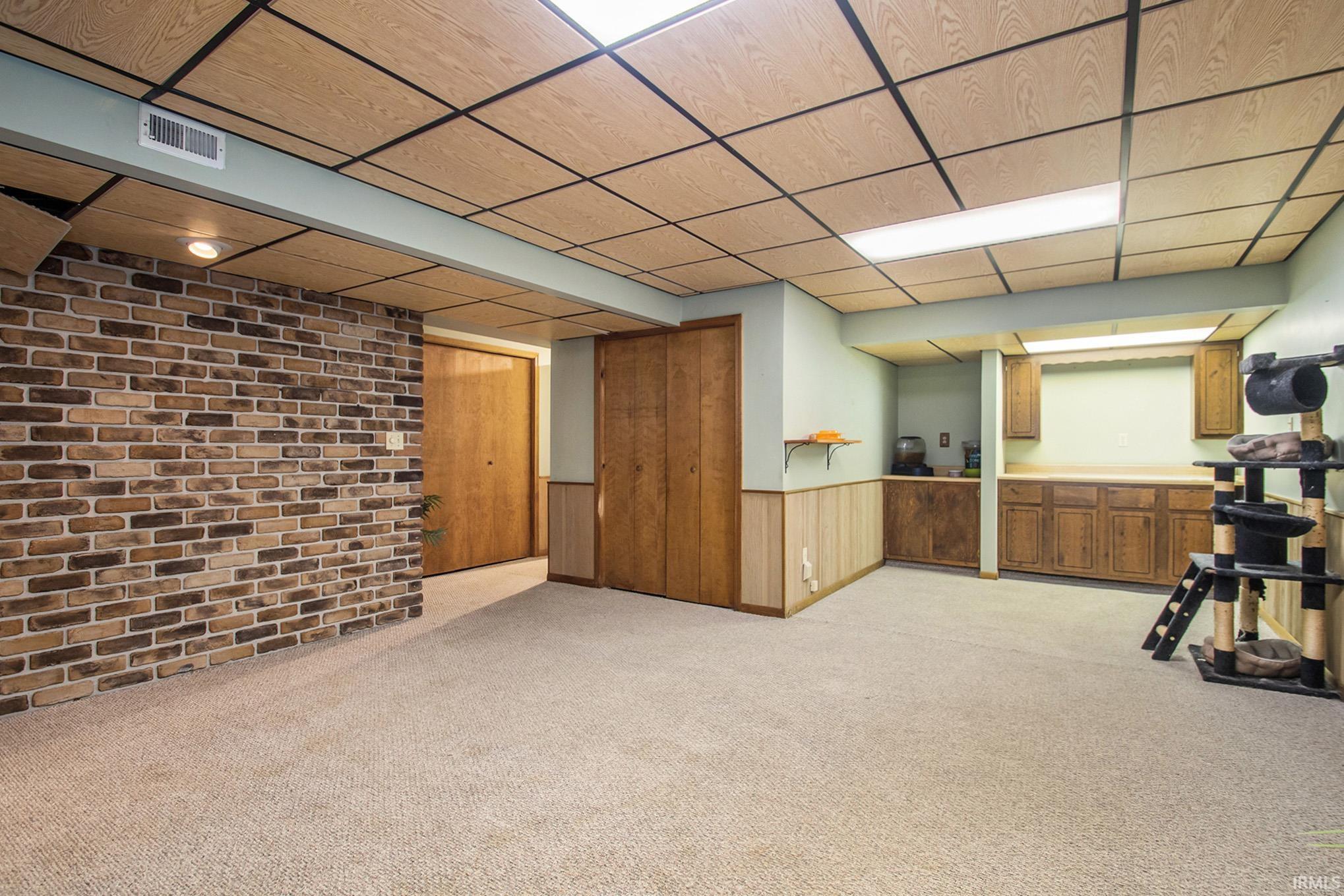 16552 Fox Cross
