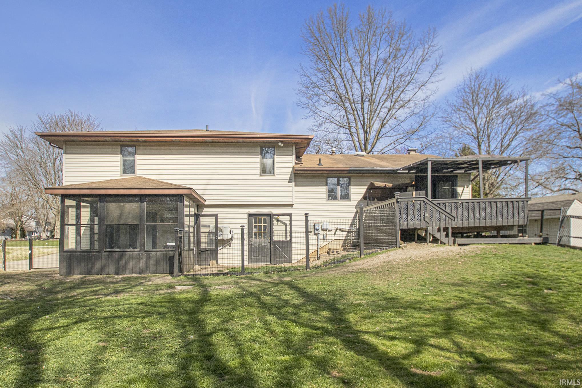 16552 Fox Cross