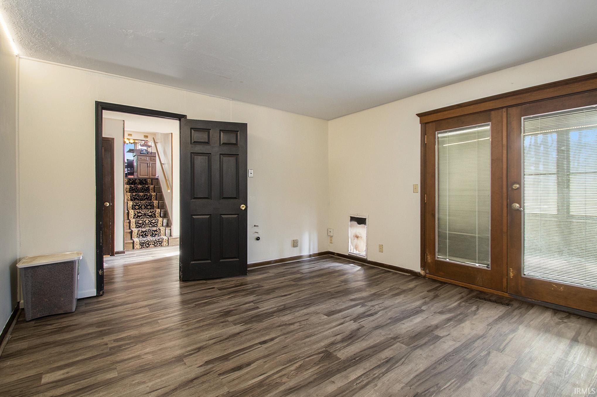 16552 Fox Cross