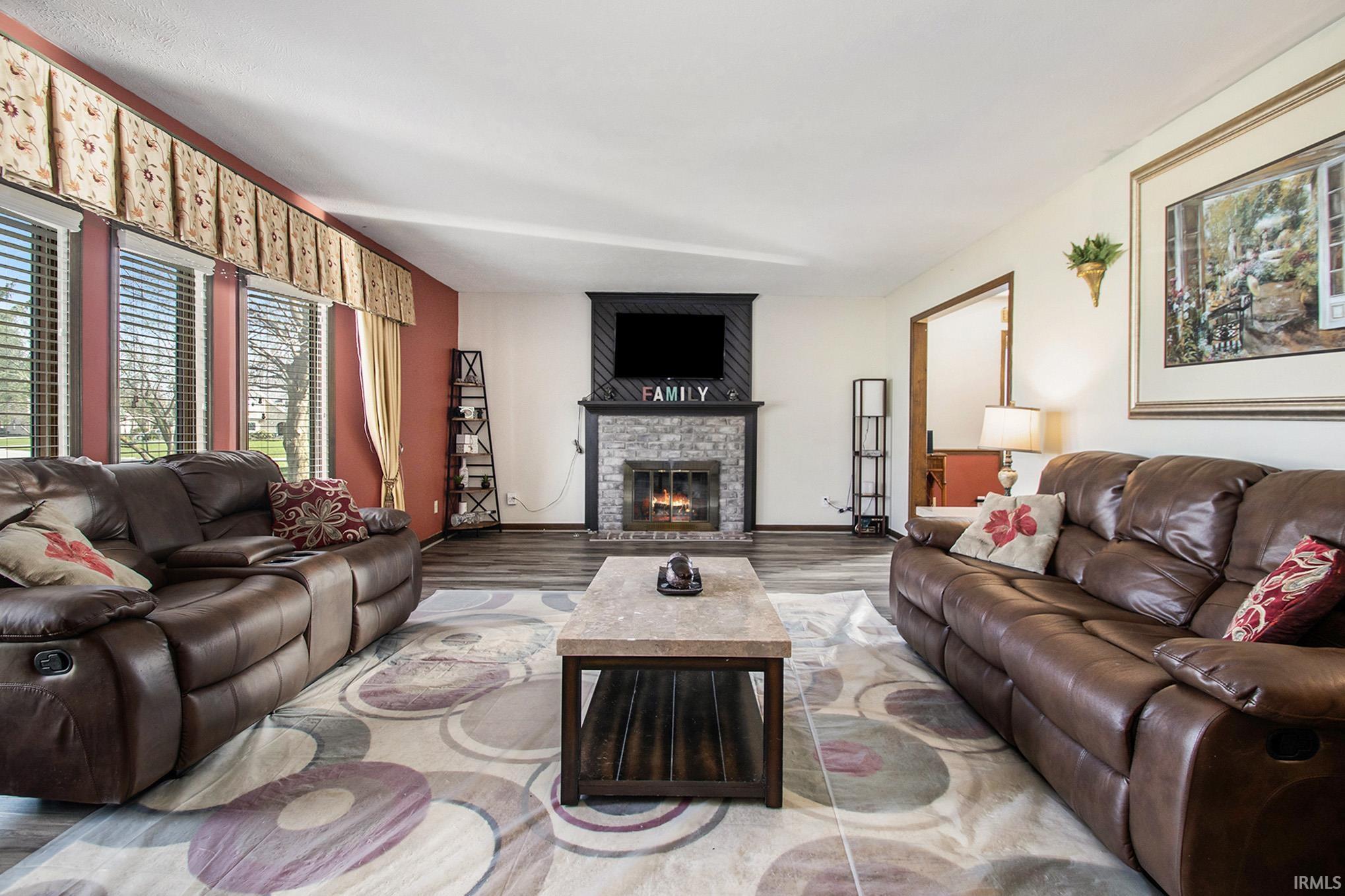 16552 Fox Cross