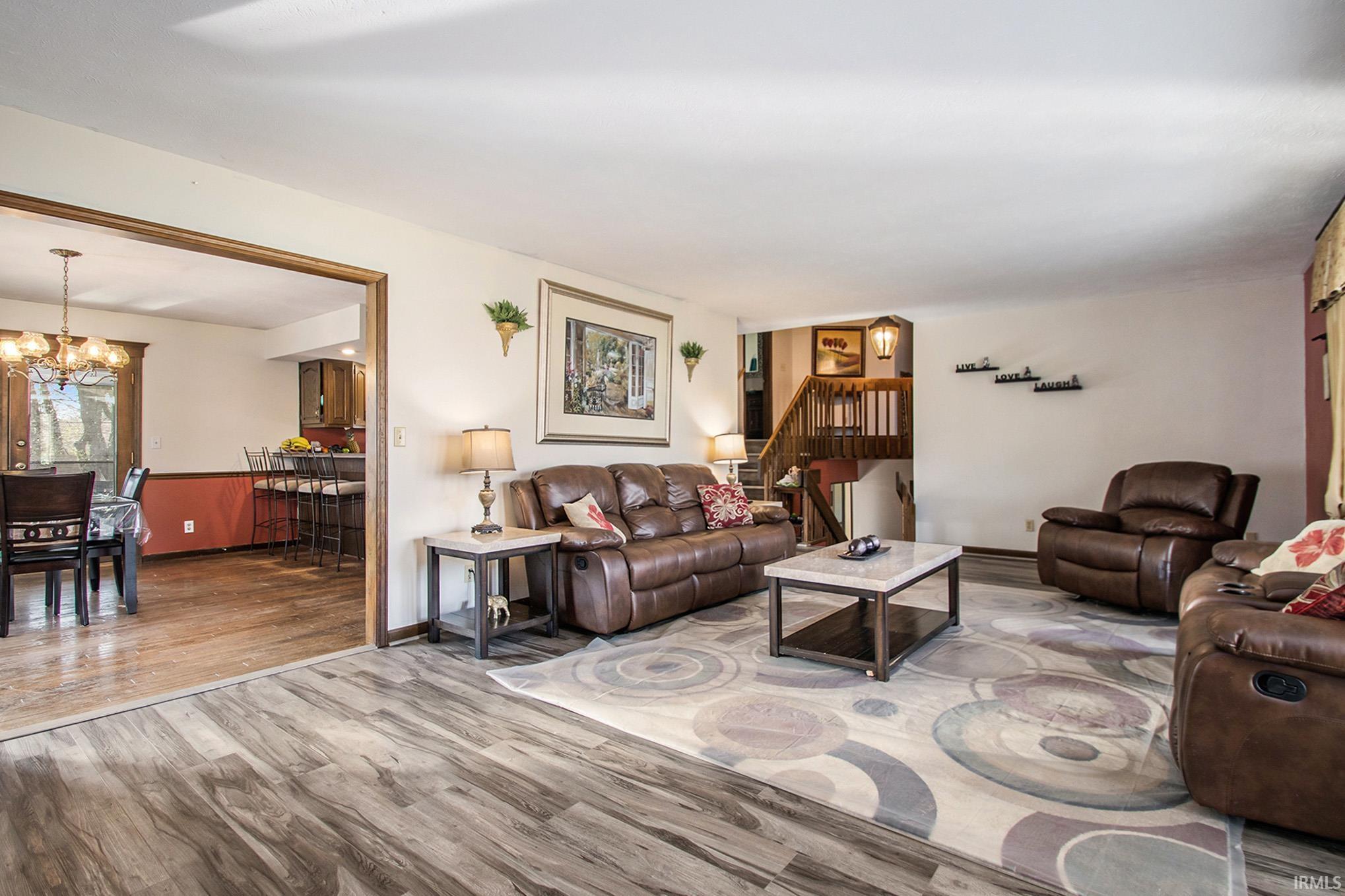 16552 Fox Cross
